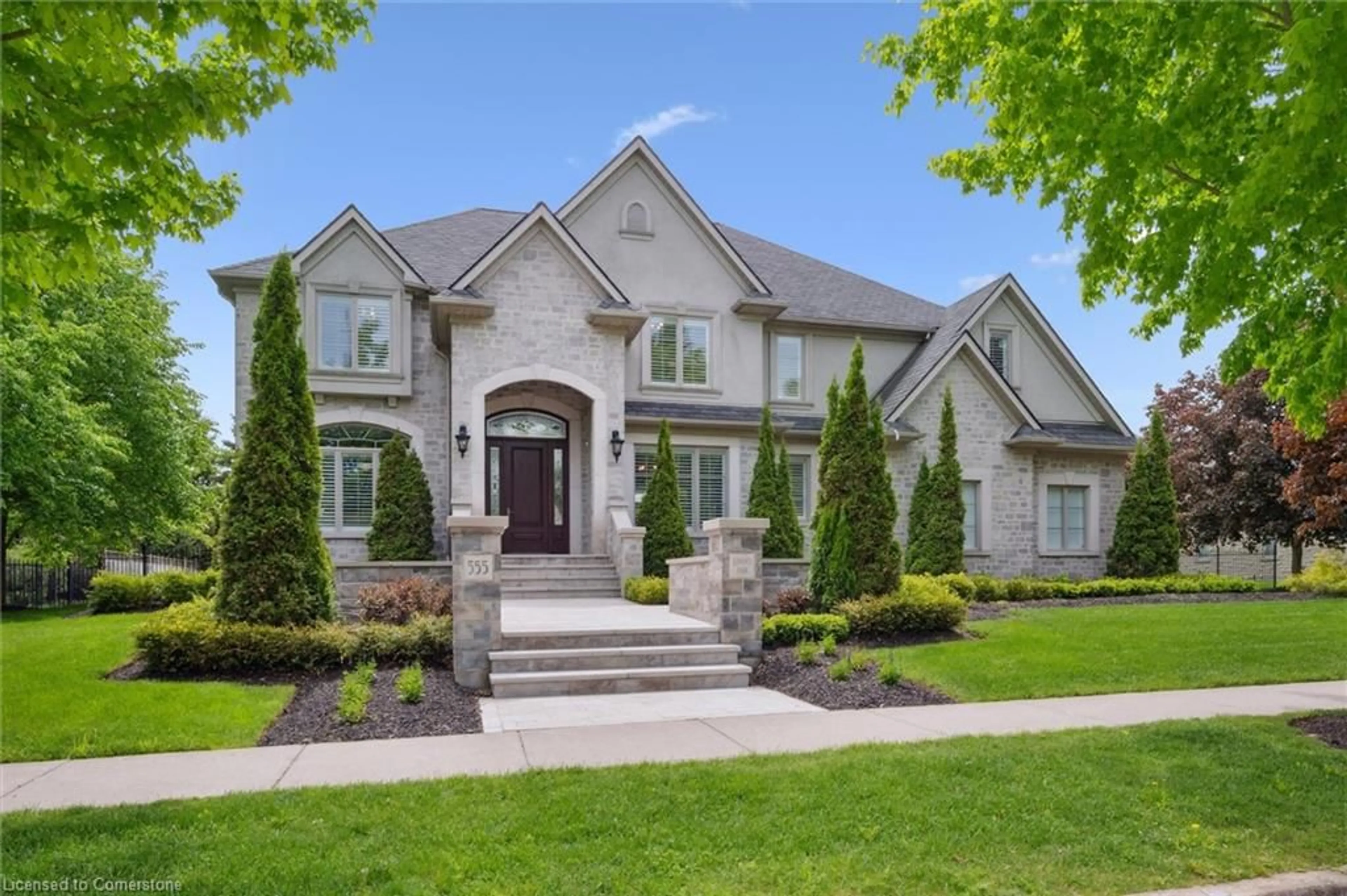 Home with brick exterior material, street for 555 Kiwanis Park Dr, Kitchener Ontario N2K 3N8