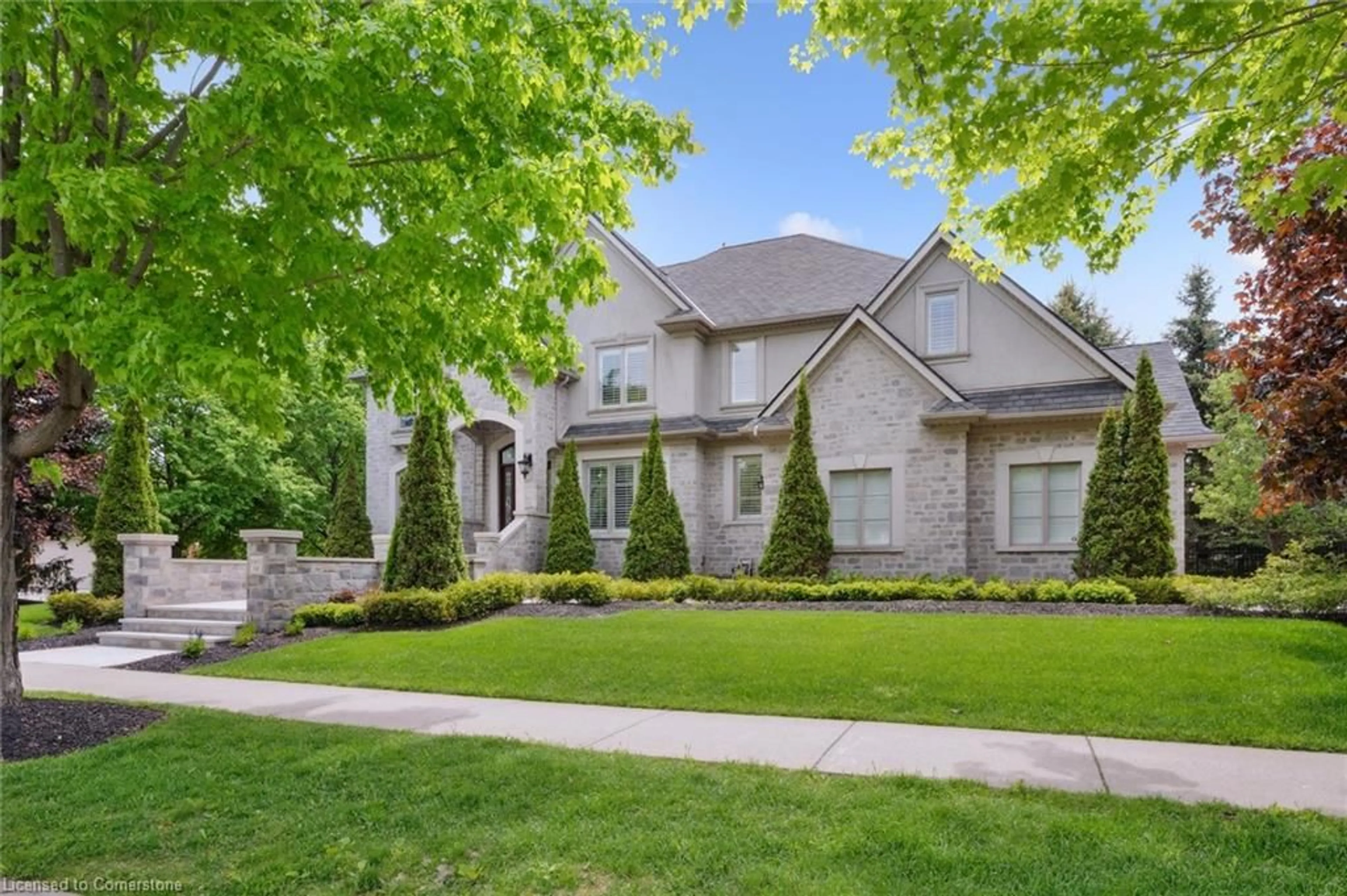 Home with brick exterior material, street for 555 Kiwanis Park Dr, Kitchener Ontario N2K 3N8