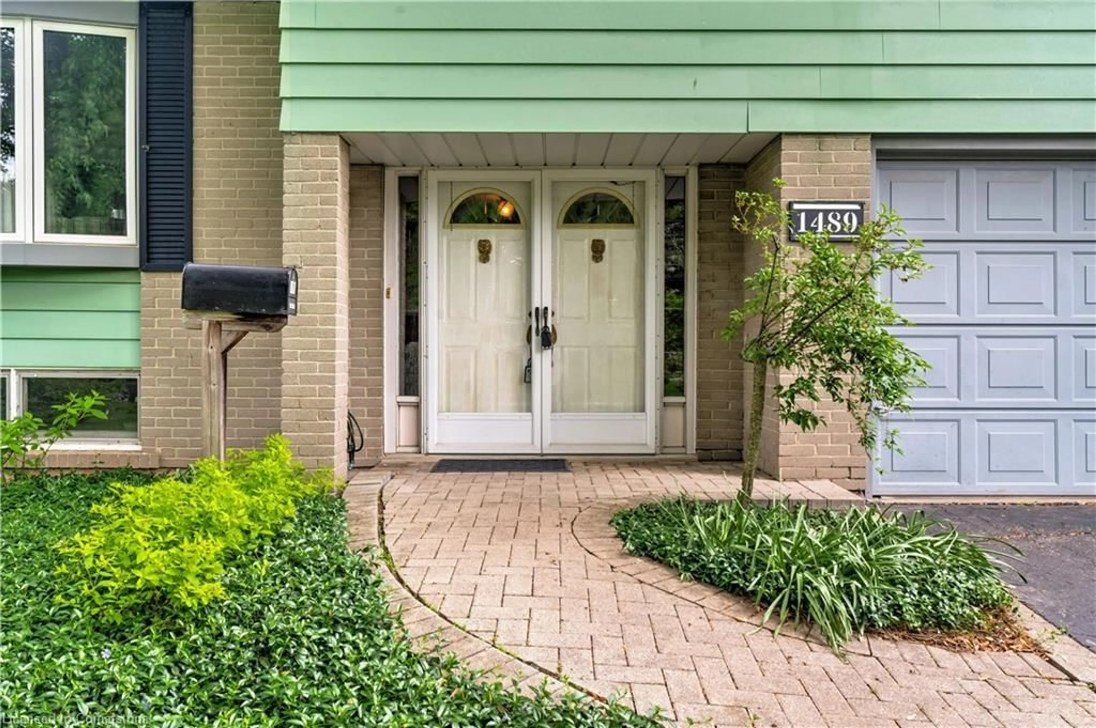 Indoor entryway for 1489 Rusholme Cres, Burlington Ontario L7M 1M4