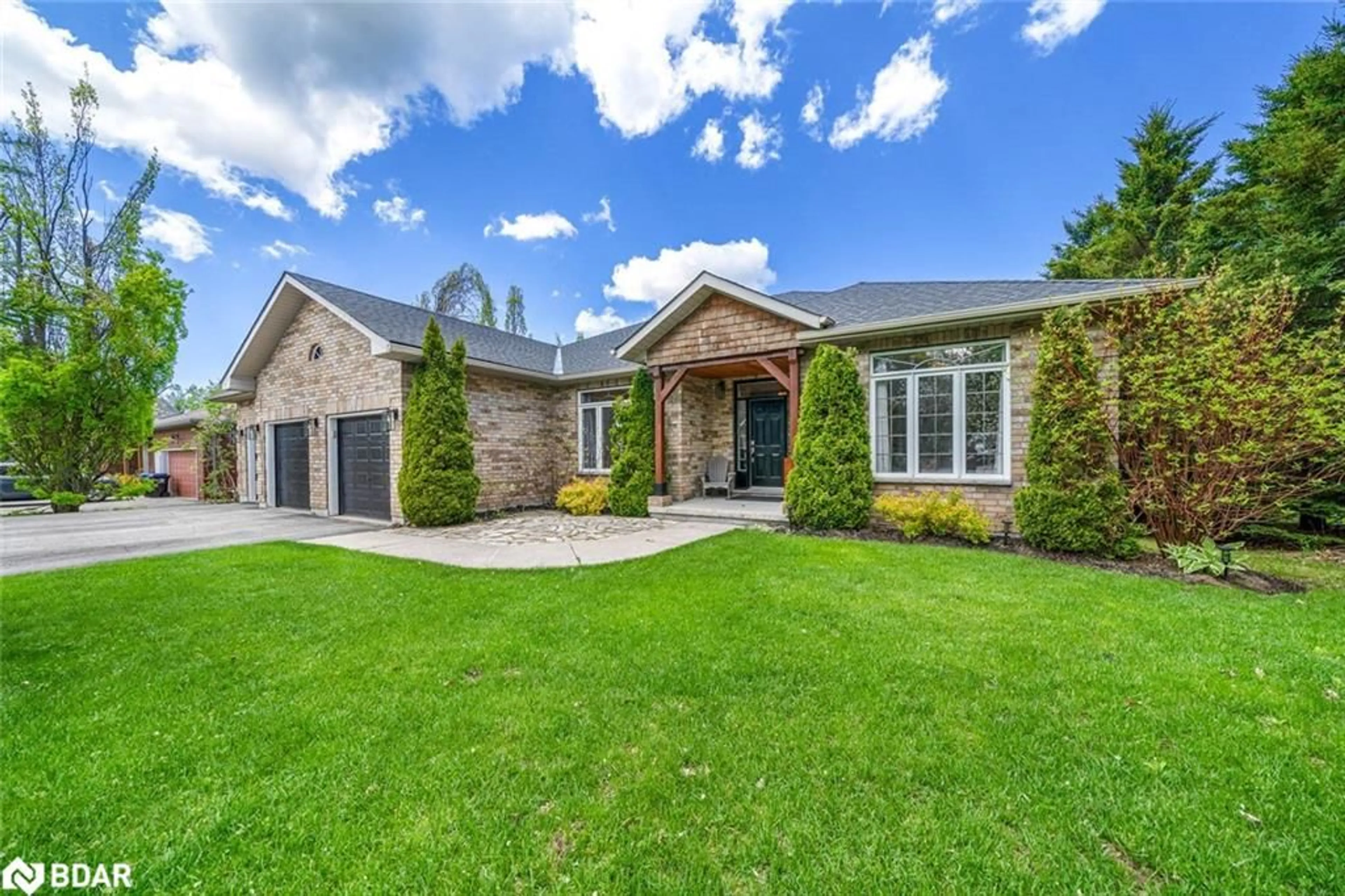 Home with brick exterior material, street for 102 Highland Drive, Oro-Medonte Ontario L0L 2L0