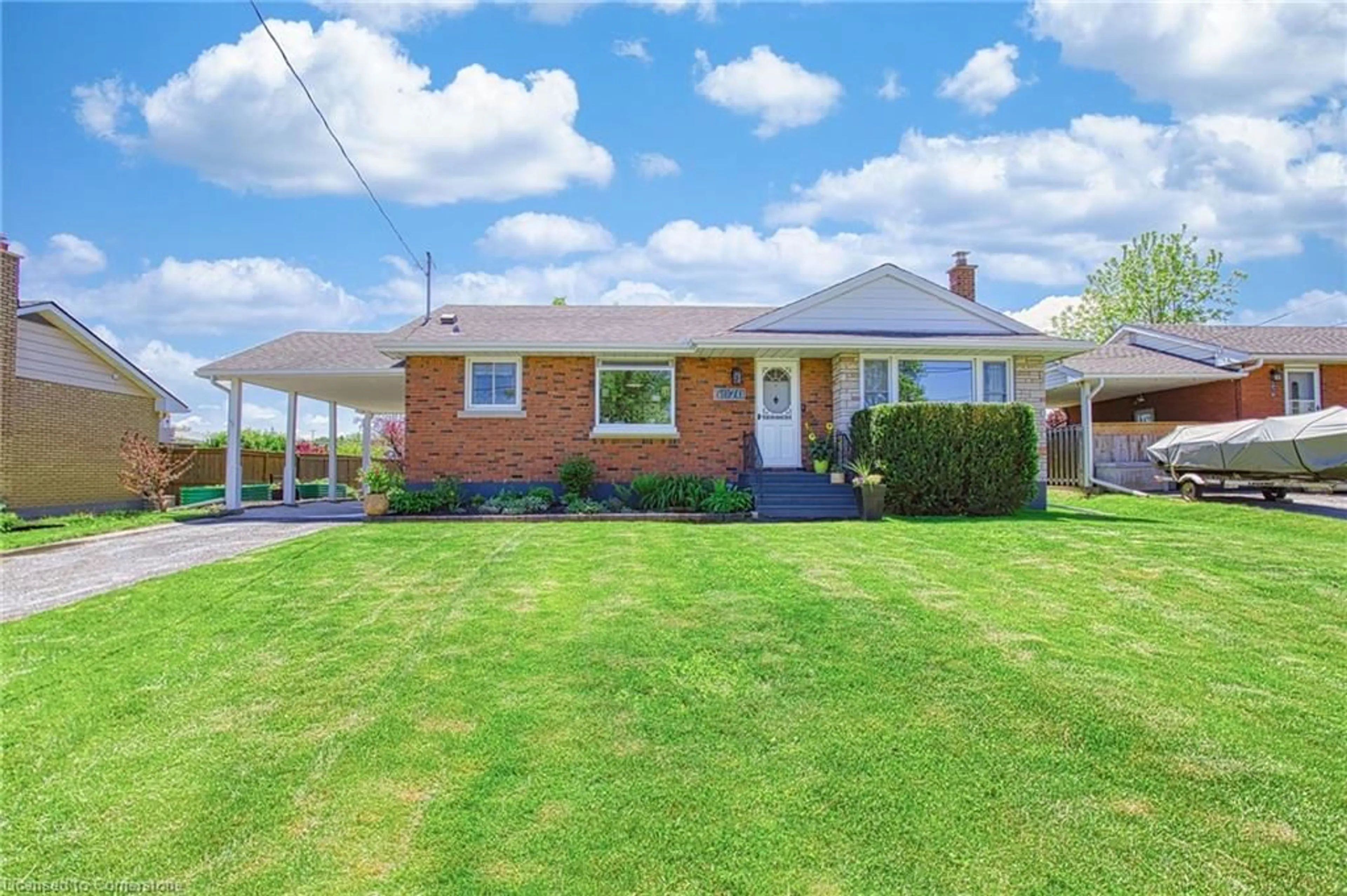Home with brick exterior material, street for 5070 Elizabeth St, Lincoln Ontario L0R 1B7