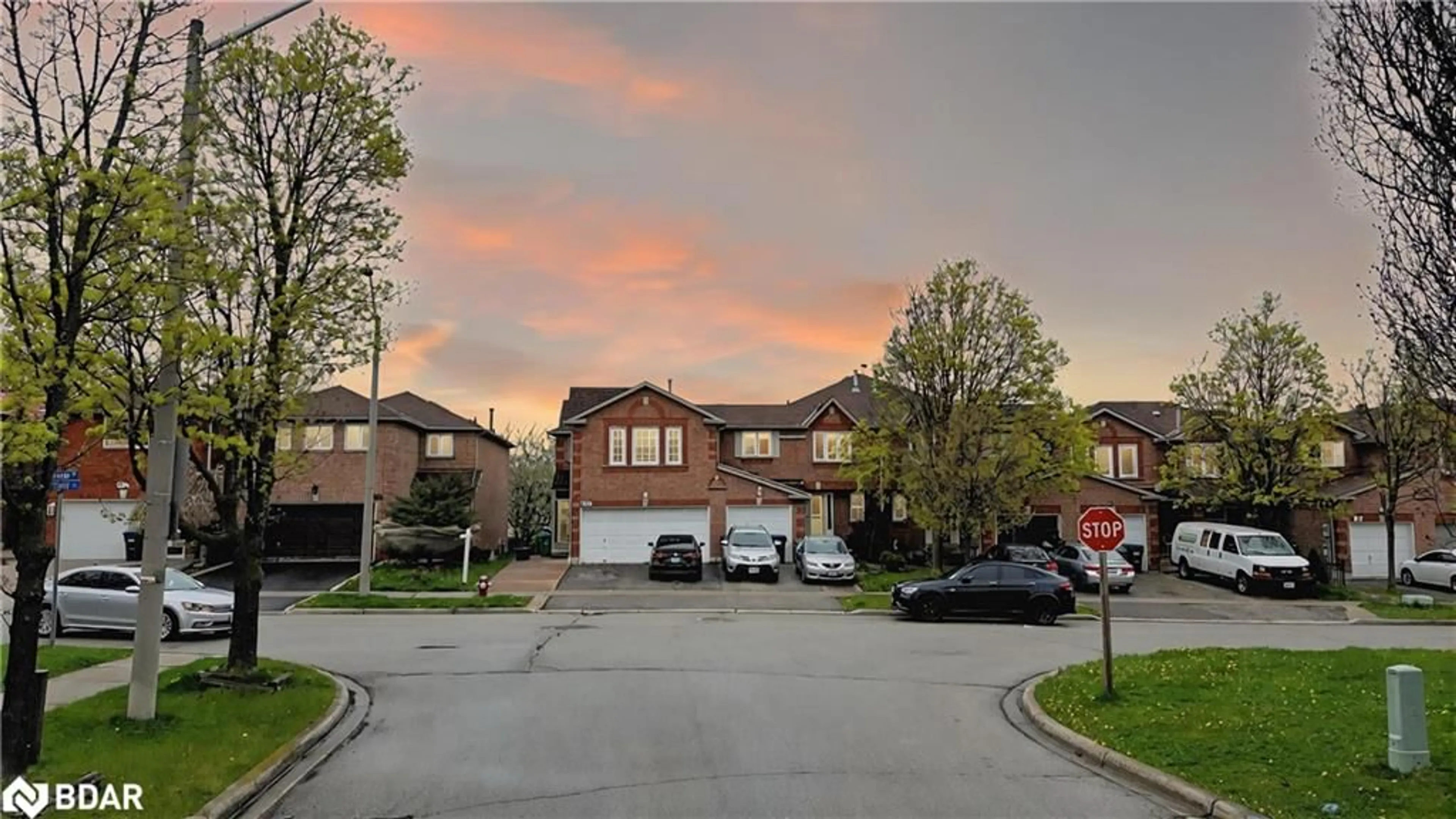 A pic from outside/outdoor area/front of a property/back of a property/a pic from drone, street for 599 Ashprior Ave, Mississauga Ontario L5R 3N2