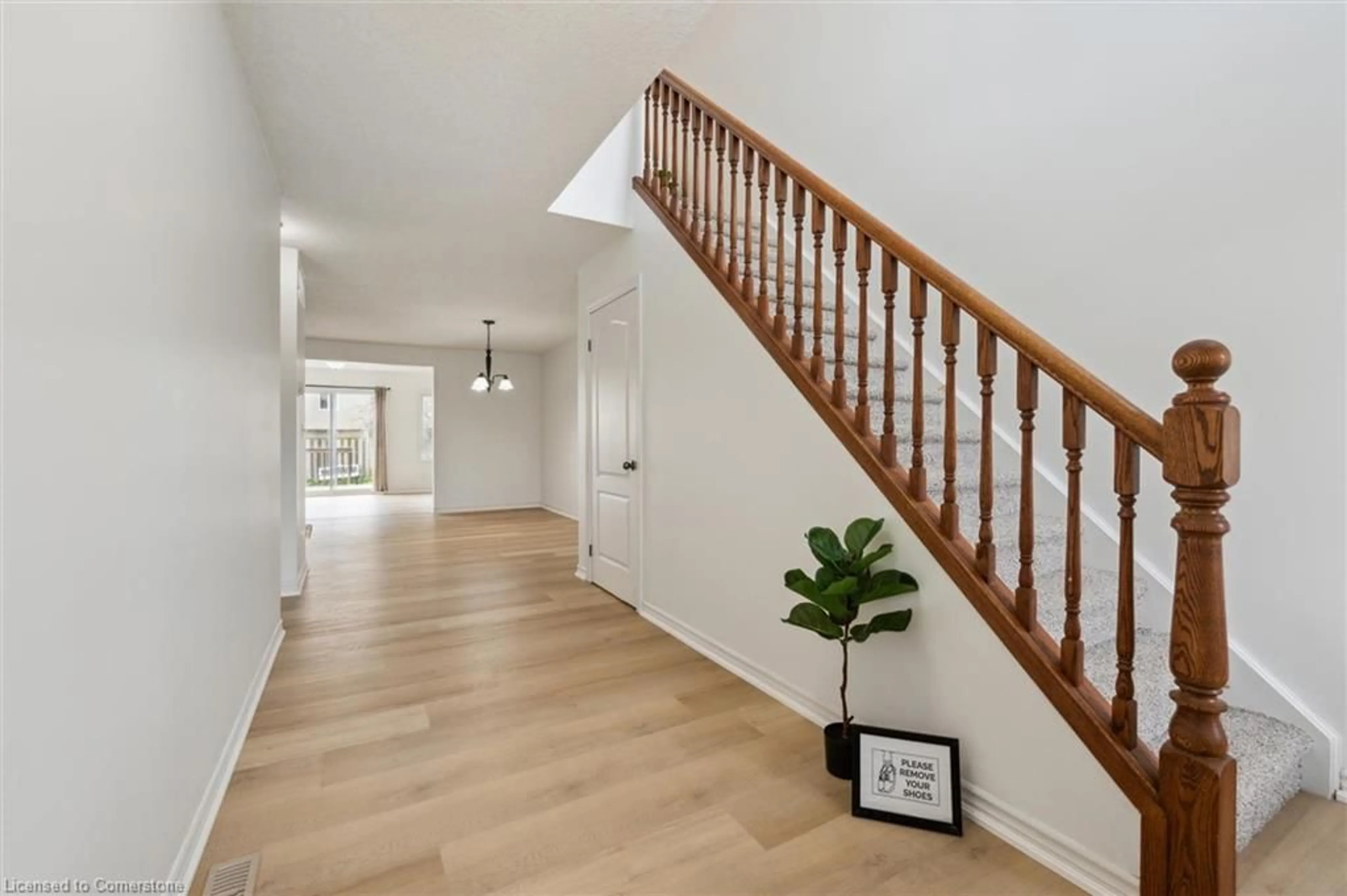 Indoor entryway for 446 Sales Dr, Woodstock Ontario N4S 0B7