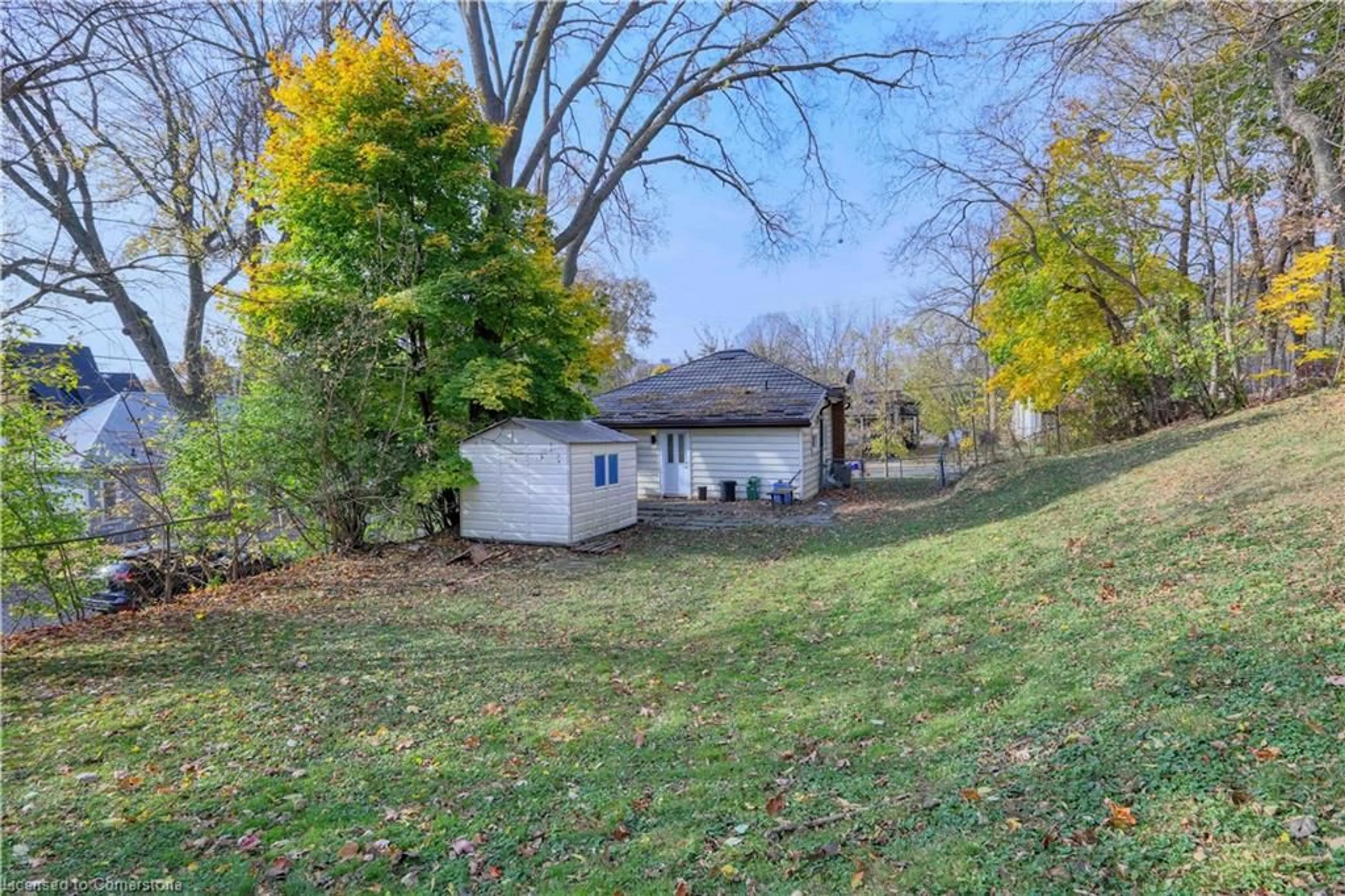 A pic from outside/outdoor area/front of a property/back of a property/a pic from drone, unknown for 130 Clarence St, London Ontario N6B 2J6