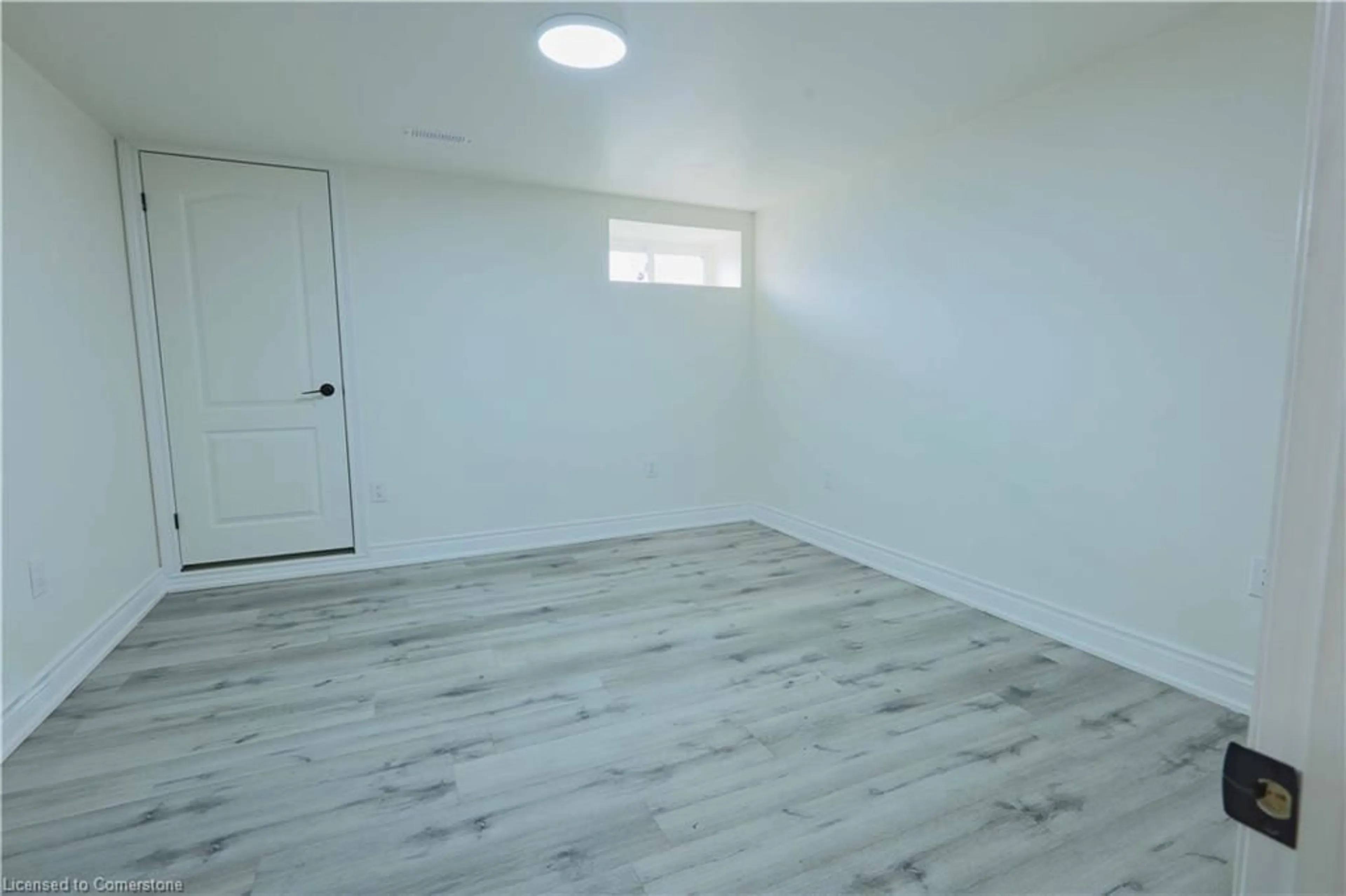 A pic of a room for 130 Clarence St, London Ontario N6B 2J6
