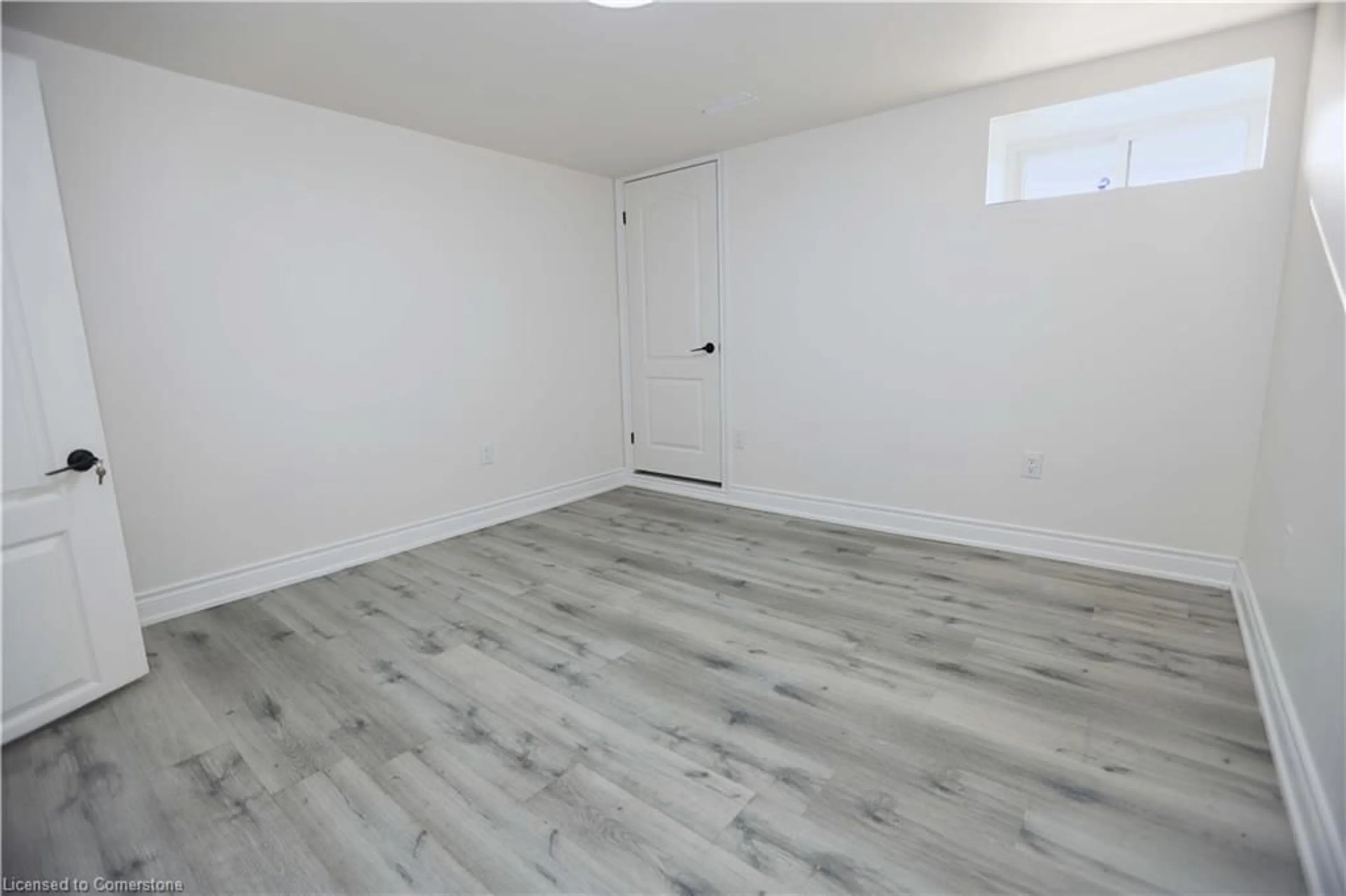 A pic of a room for 130 Clarence St, London Ontario N6B 2J6
