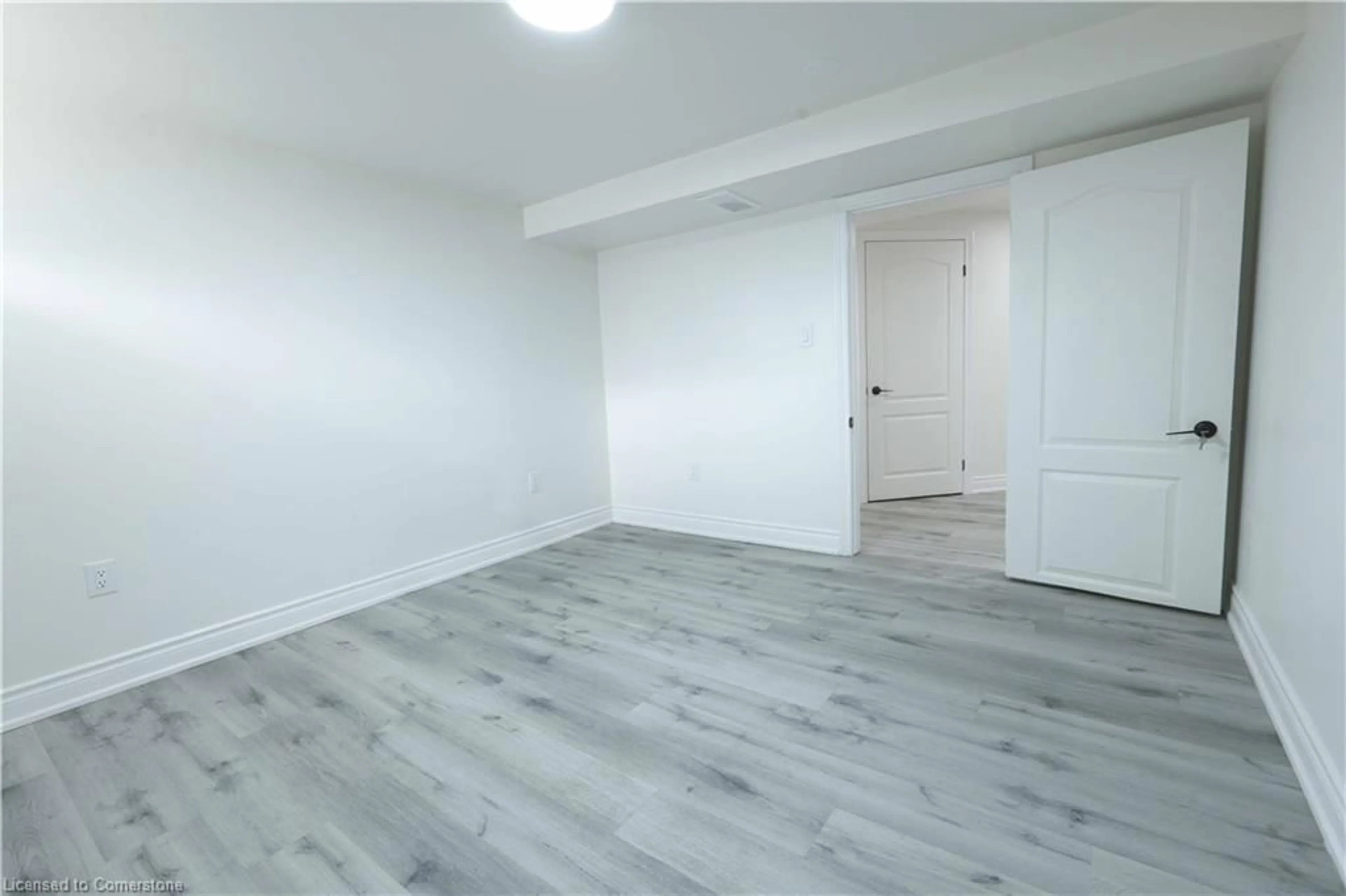 A pic of a room for 130 Clarence St, London Ontario N6B 2J6