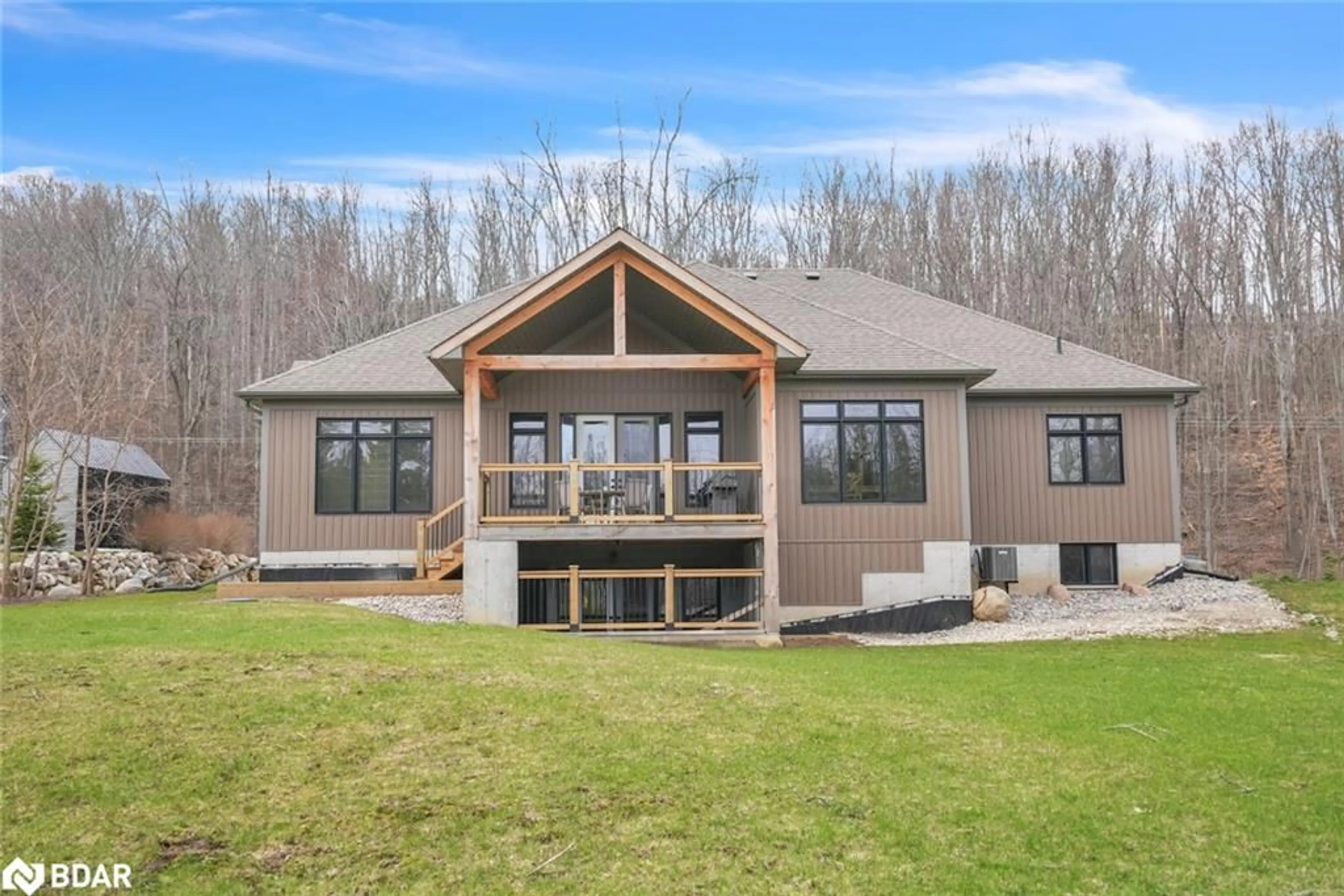 Home with vinyl exterior material, mountain view for 135 Old Highway #26 Cres, Meaford Ontario N4L 1W7
