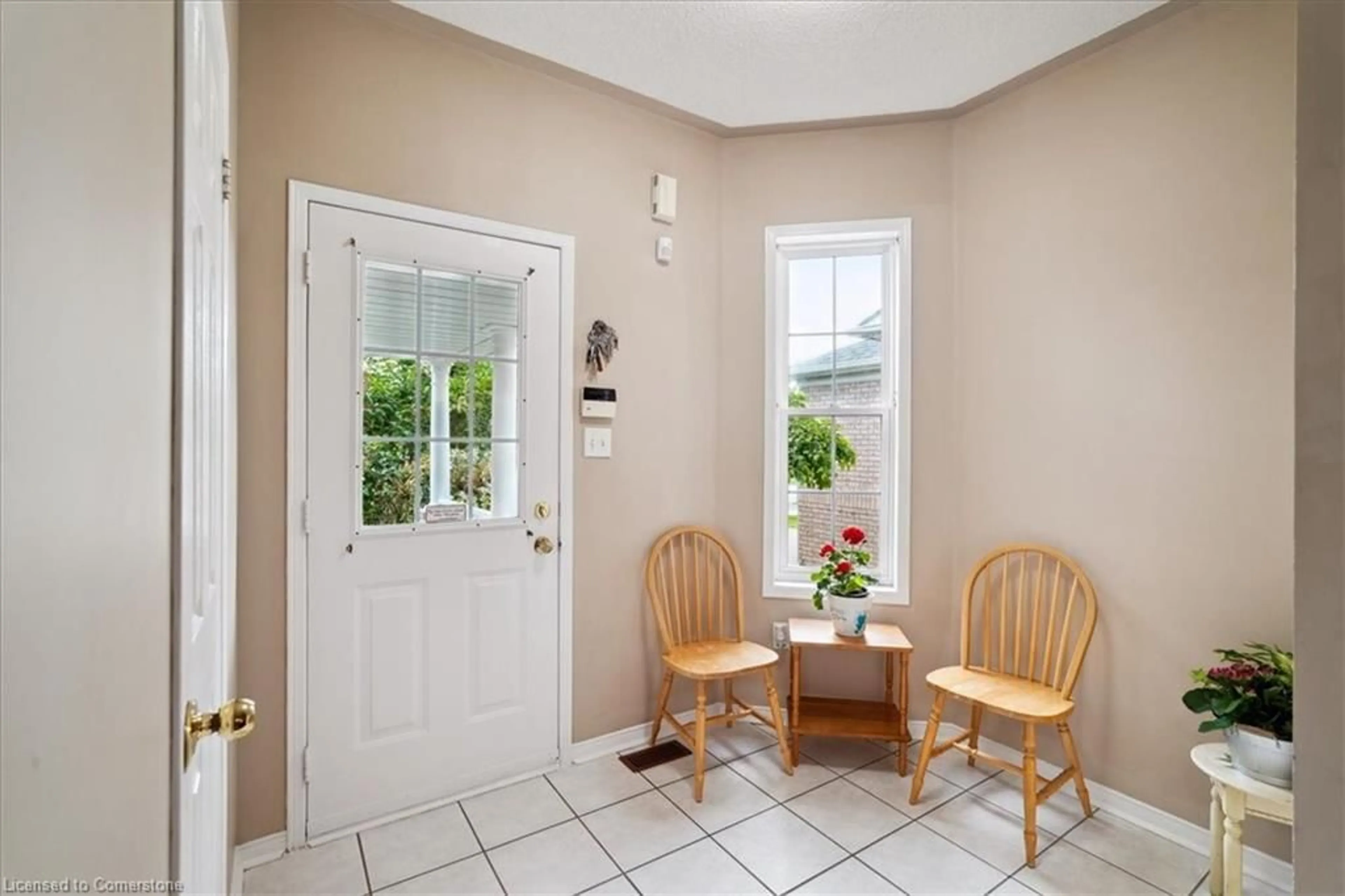 Indoor entryway for 1283 Sandpiper Rd, Oakville Ontario L6M 3V7