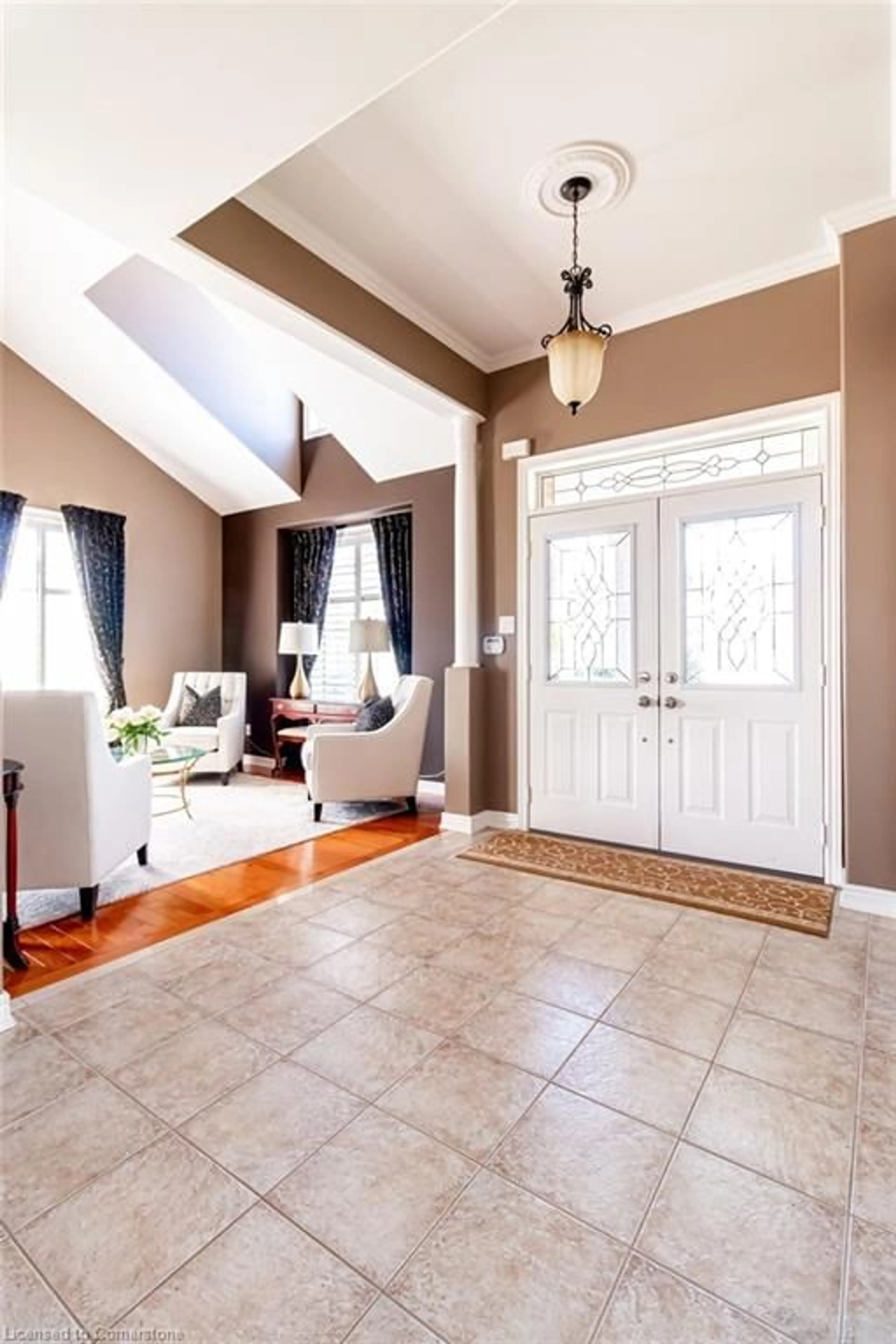 Indoor entryway for 40 Delrosa Way, Stoney Creek Ontario L8E 6E5