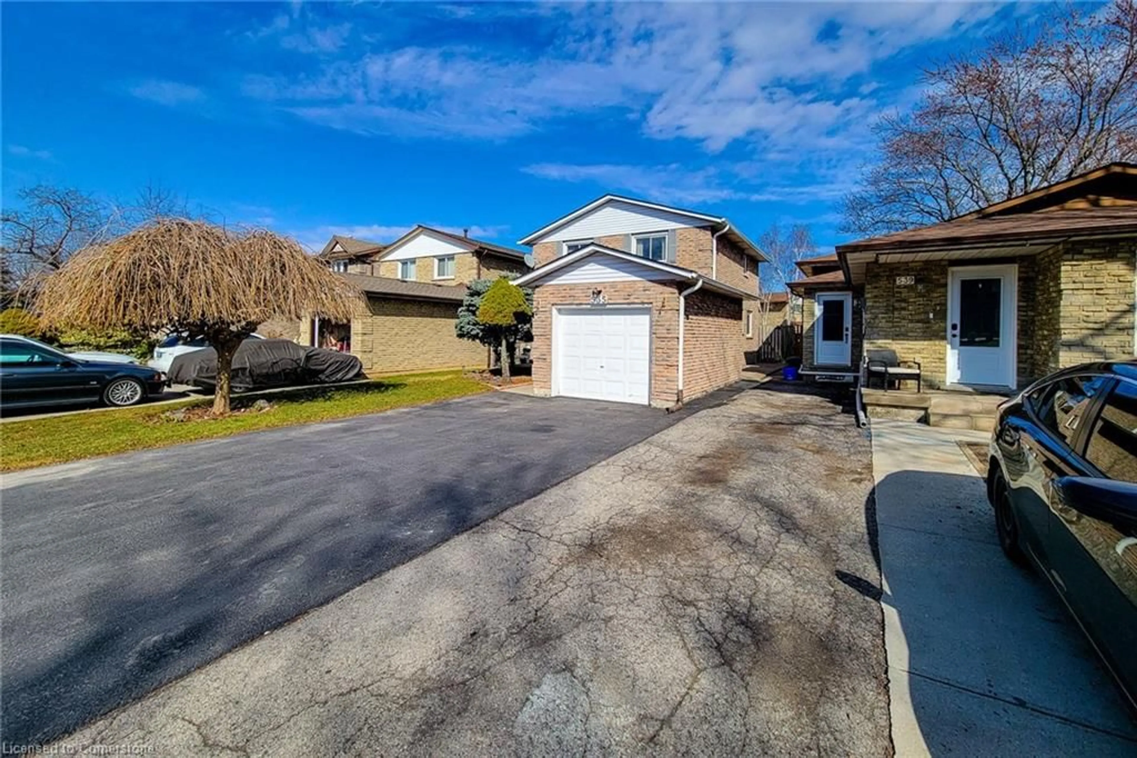 A pic from outside/outdoor area/front of a property/back of a property/a pic from drone, street for 535 Upper Horning Rd, Hamilton Ontario L9C 7P7