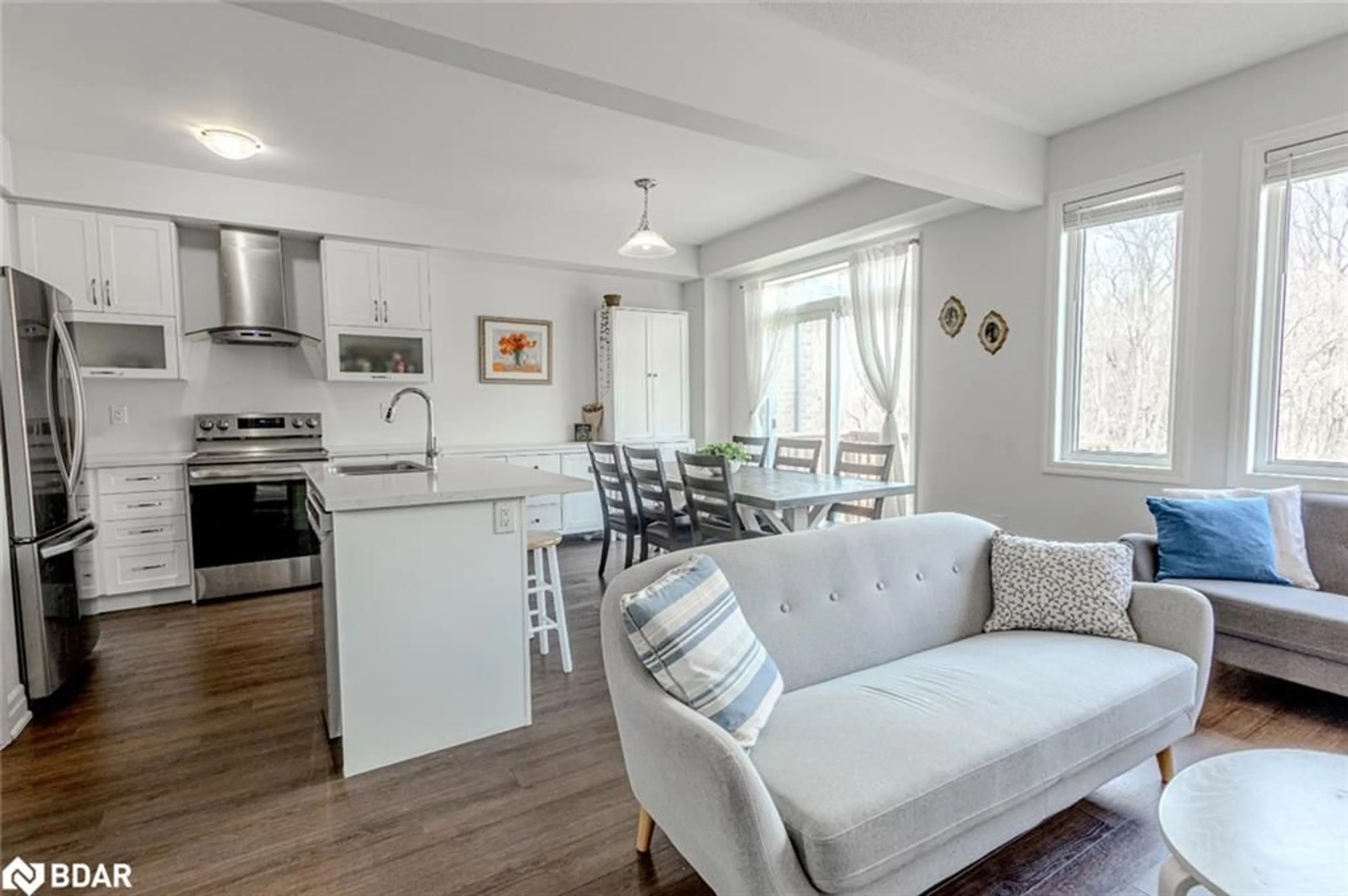Open concept kitchen, unknown for 96 Wood Cres, Angus Ontario L3W 0M5
