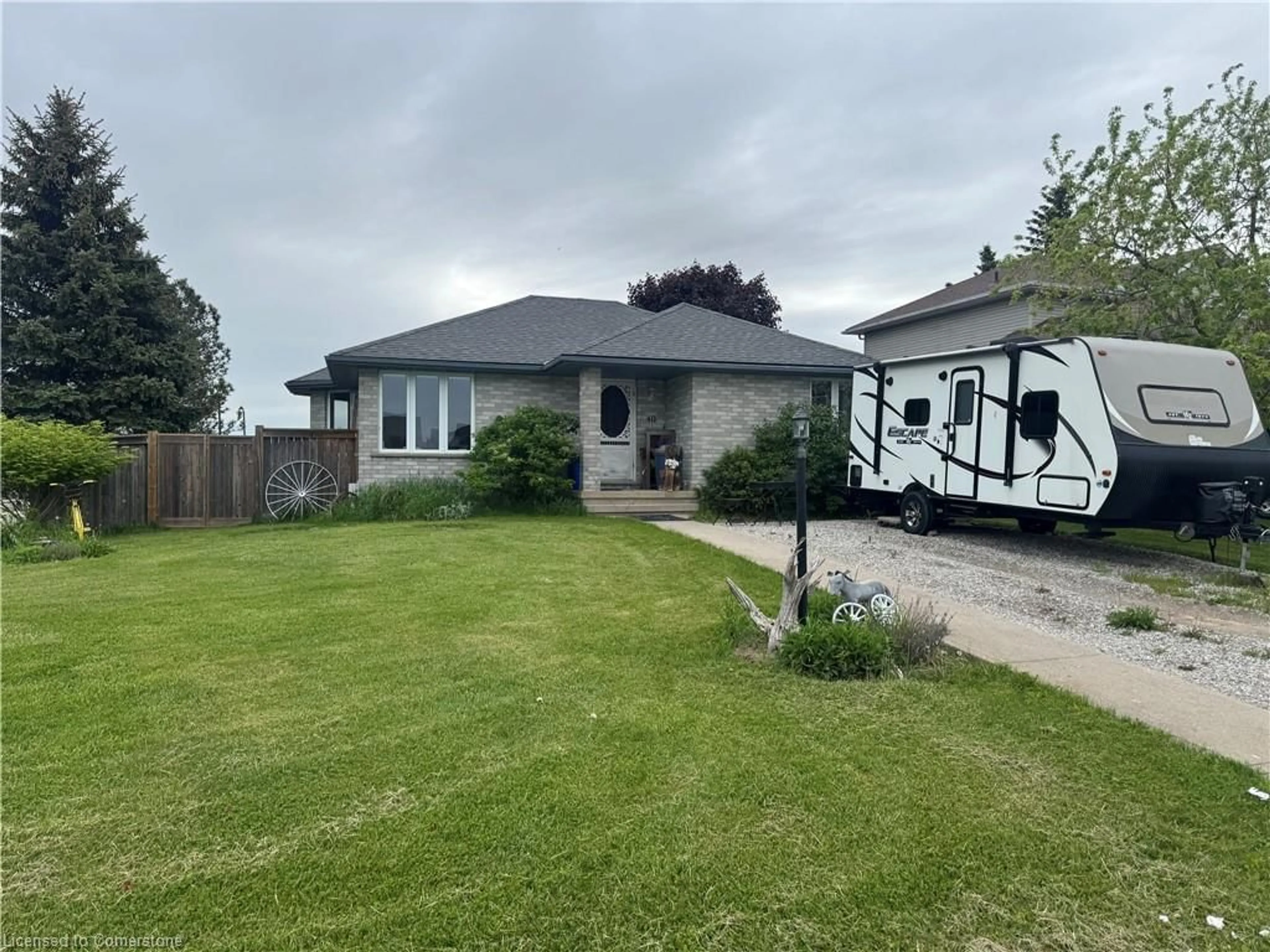A pic from outside/outdoor area/front of a property/back of a property/a pic from drone, street for 40 Country Club Rd, Cayuga Ontario N0A 1E0
