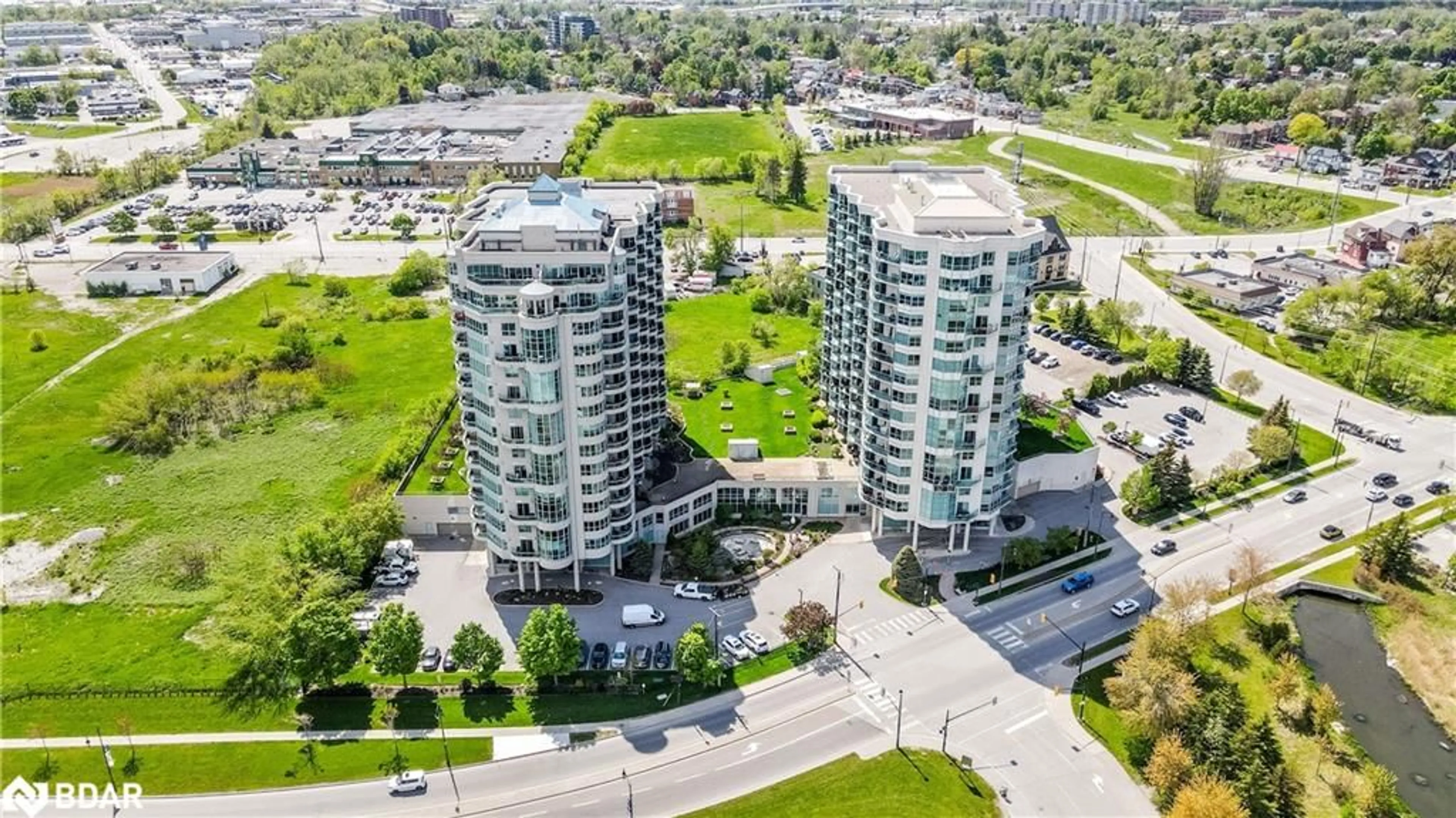 A pic from outside/outdoor area/front of a property/back of a property/a pic from drone, city buildings view from balcony for 6 Toronto St, Barrie Ontario L4N 9R2