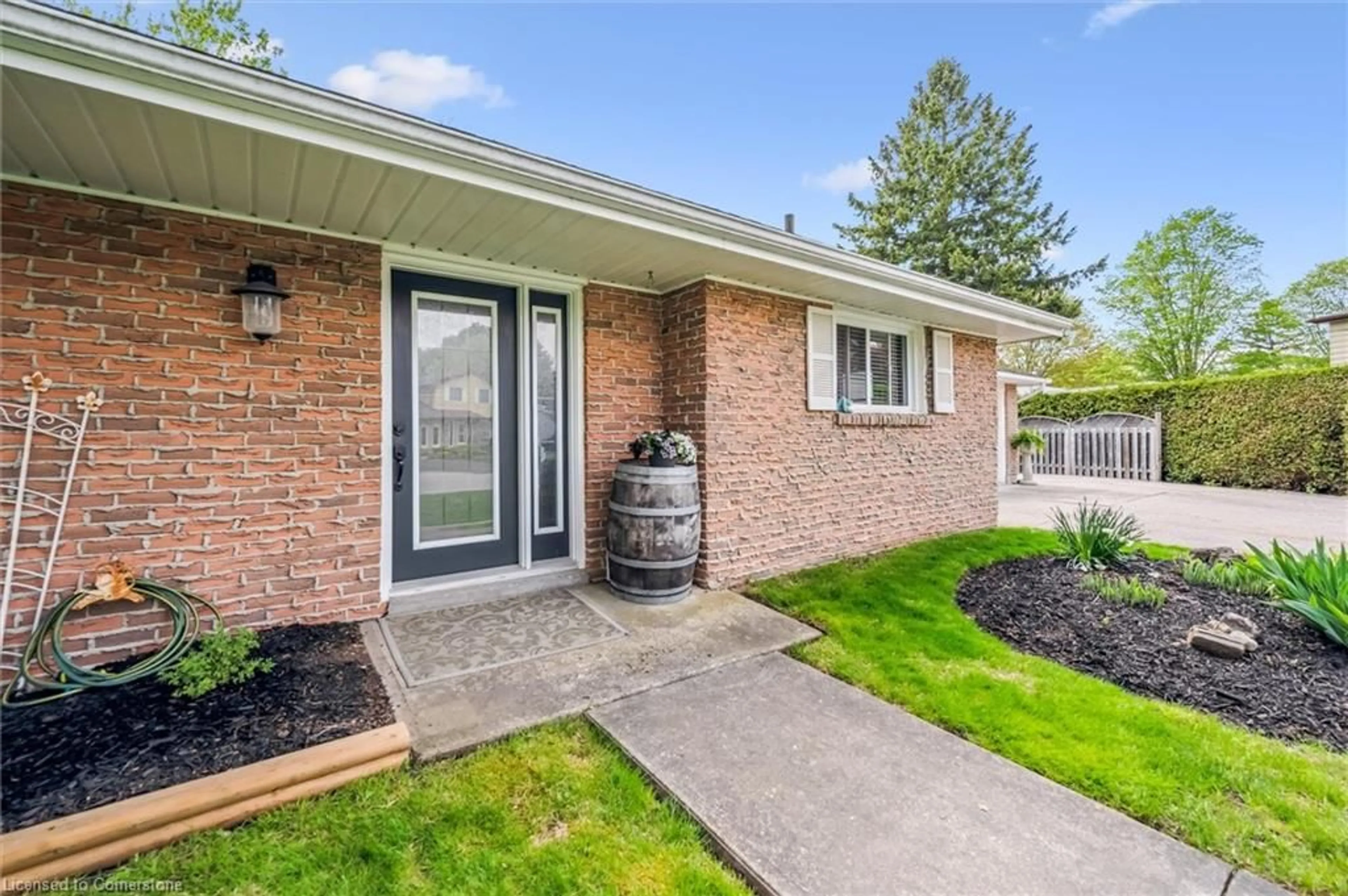 Home with brick exterior material, unknown for 15 Wellington Dr, Elora Ontario N0B 1S0