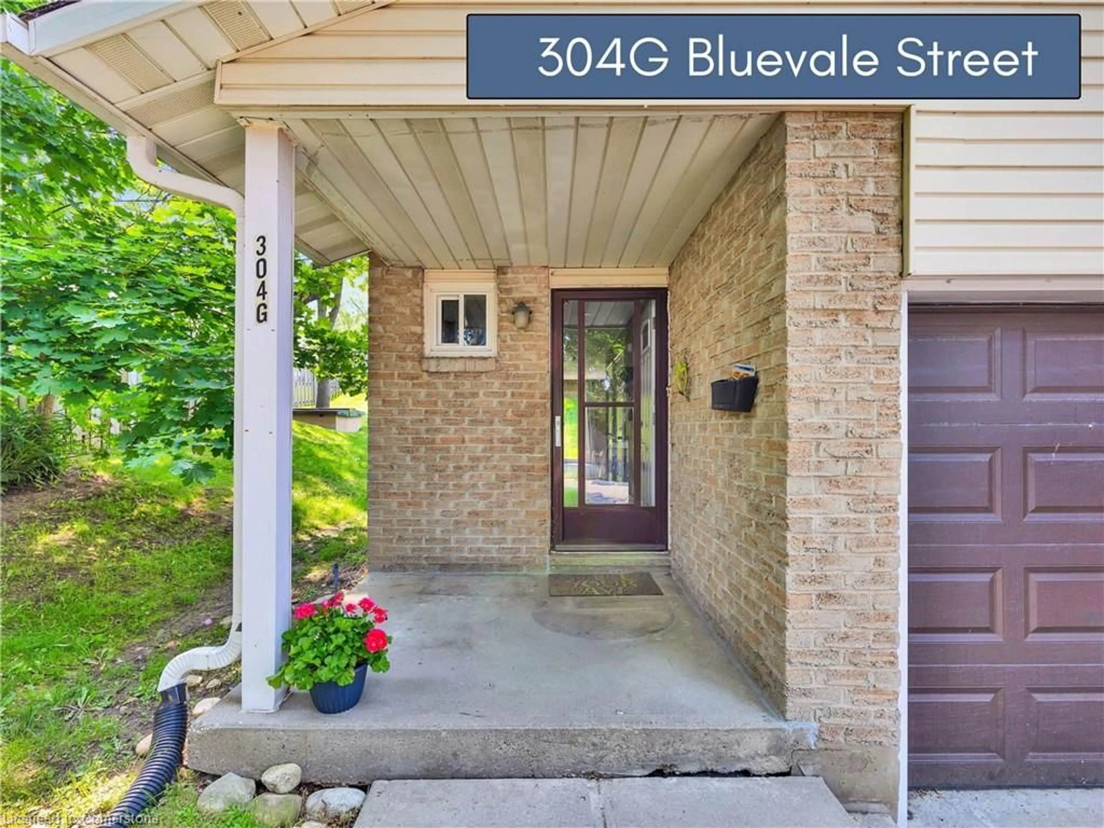 Home with brick exterior material, street for 304G Bluevale St #38, Waterloo Ontario N2J 4G3
