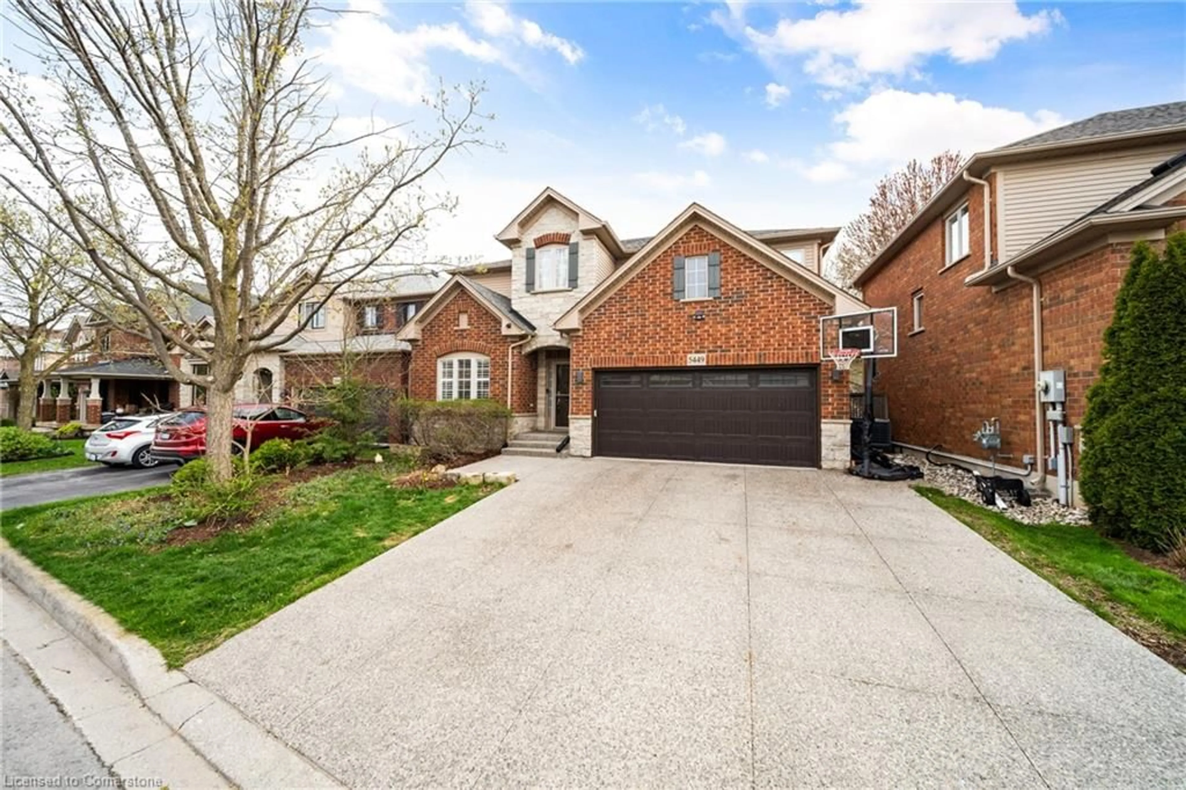 Home with brick exterior material, street for 5449 Valleyhigh Dr, Burlington Ontario L7L 6Z6