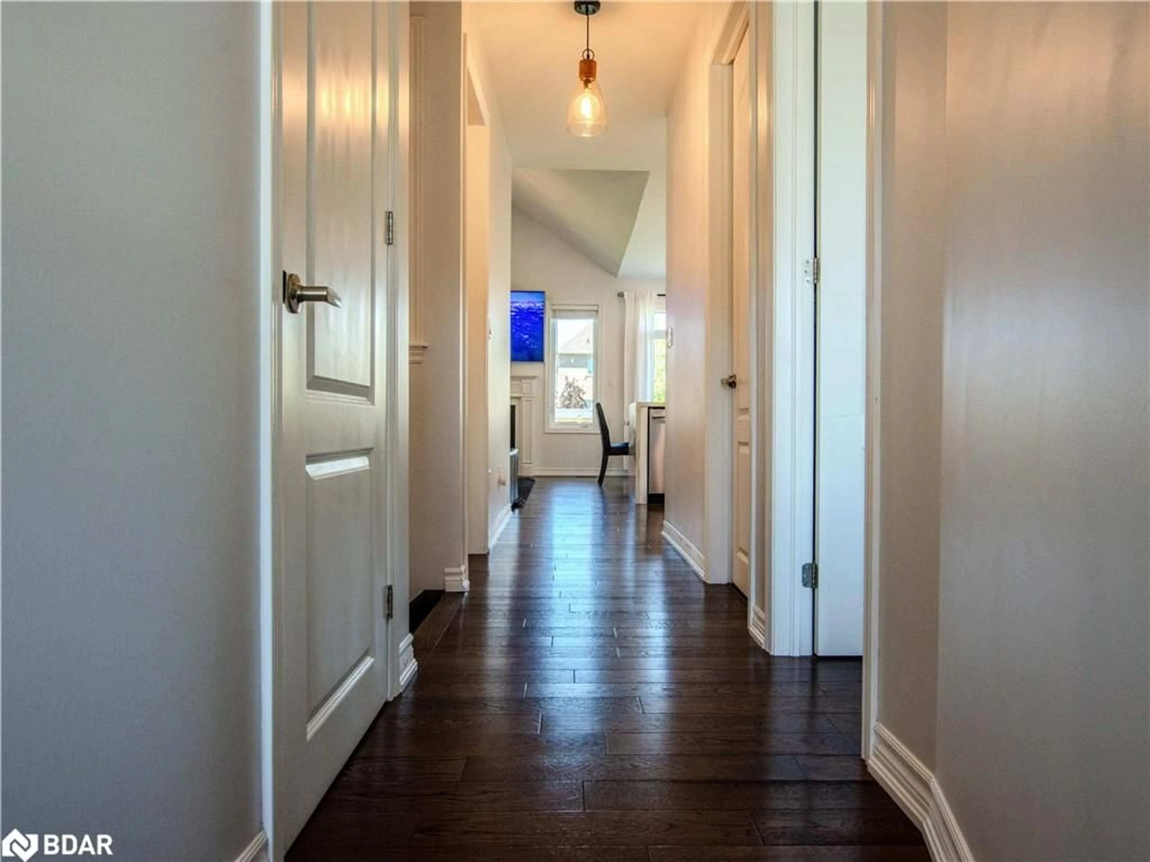Indoor entryway for 22 Oliver's Mill Road Rd, Springwater Ontario L9X 0S8