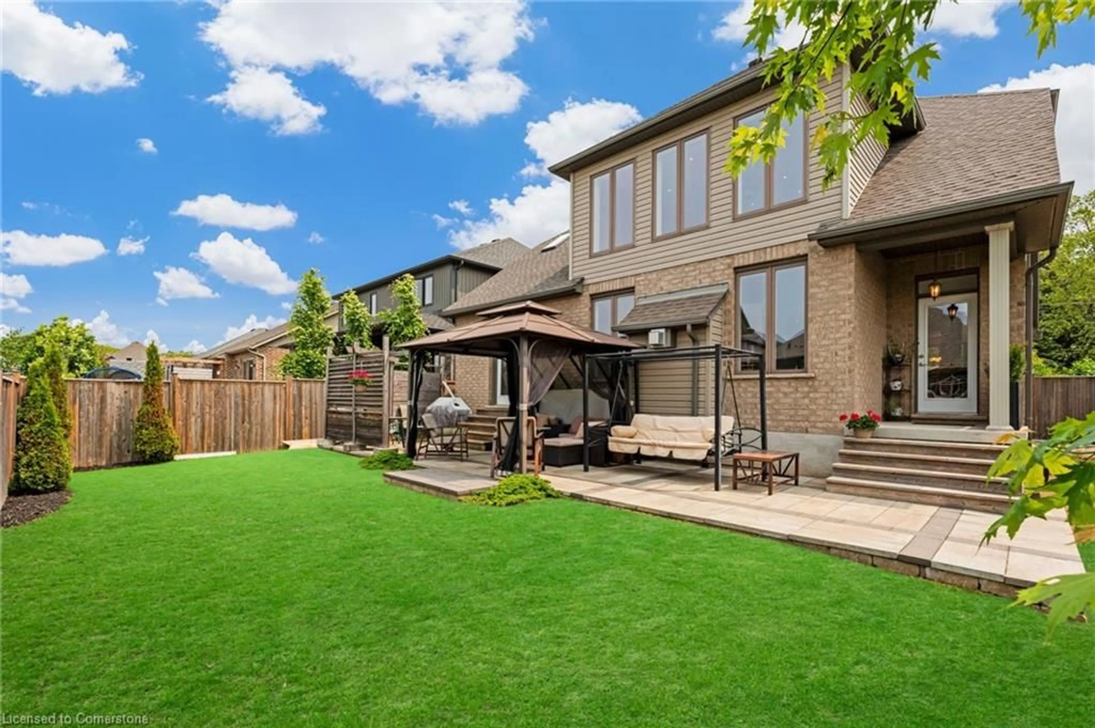 Patio, mountain view for 1528 Haist St, Fonthill Ontario L0S 1E5
