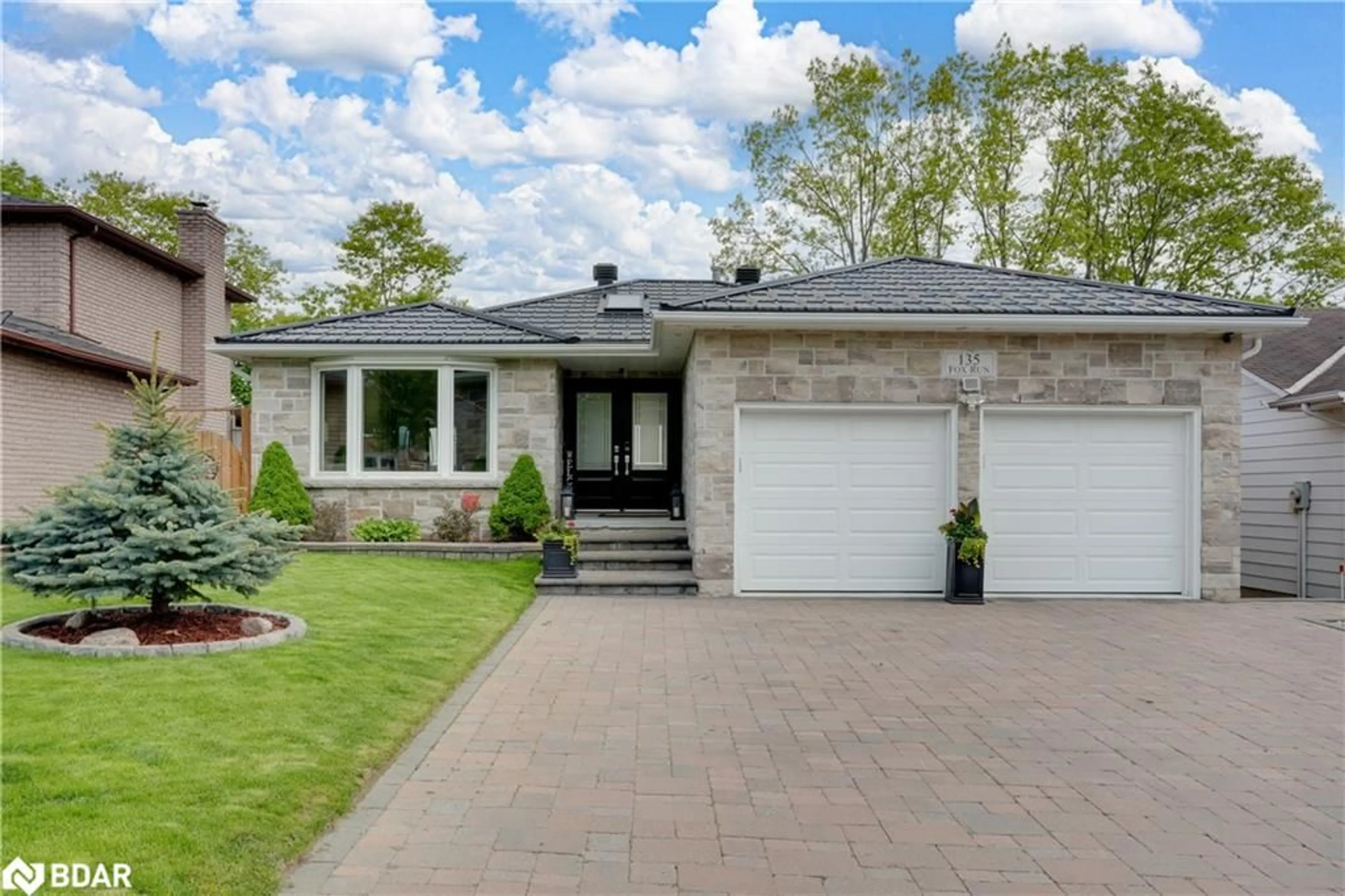 Home with brick exterior material, street for 135 Fox Run, Barrie Ontario L4N 6C9