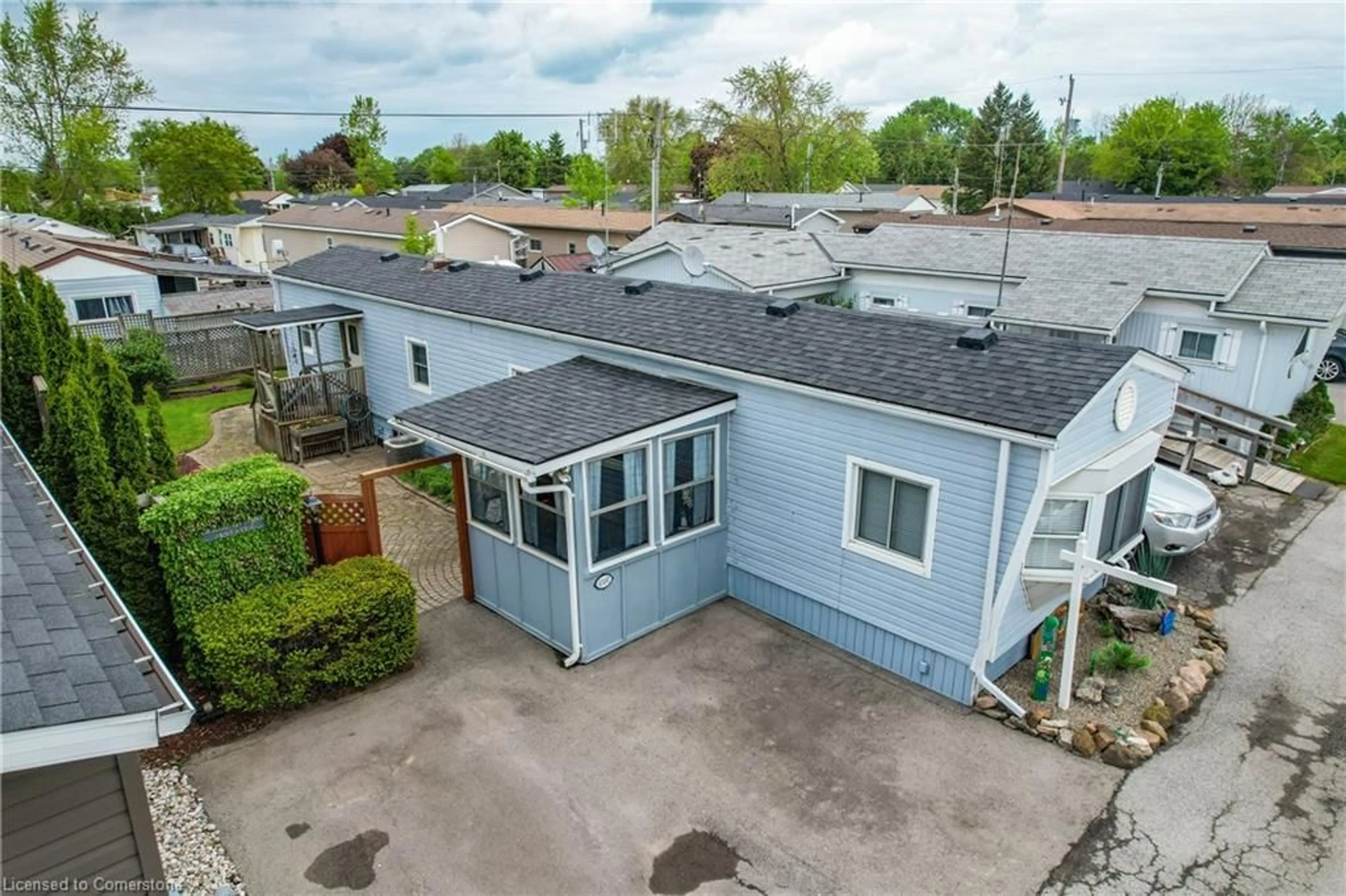 A pic from outside/outdoor area/front of a property/back of a property/a pic from drone, unknown for 4597 Deborah Lane, Beamsville Ontario L3J 0W1