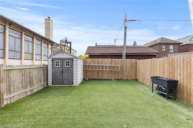 Primary image of 160 Prospect St