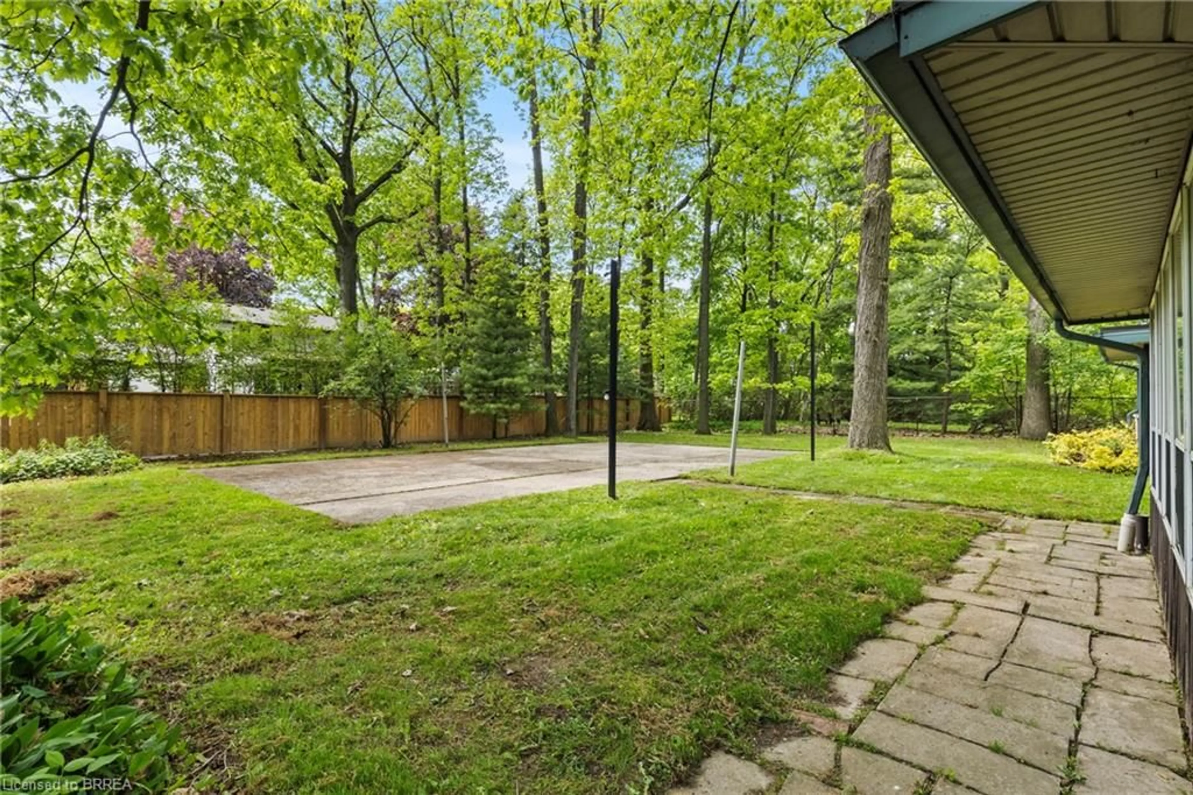 Patio, forest/trees view for 537 Scenic Dr, Hamilton Ontario L9C 1G9