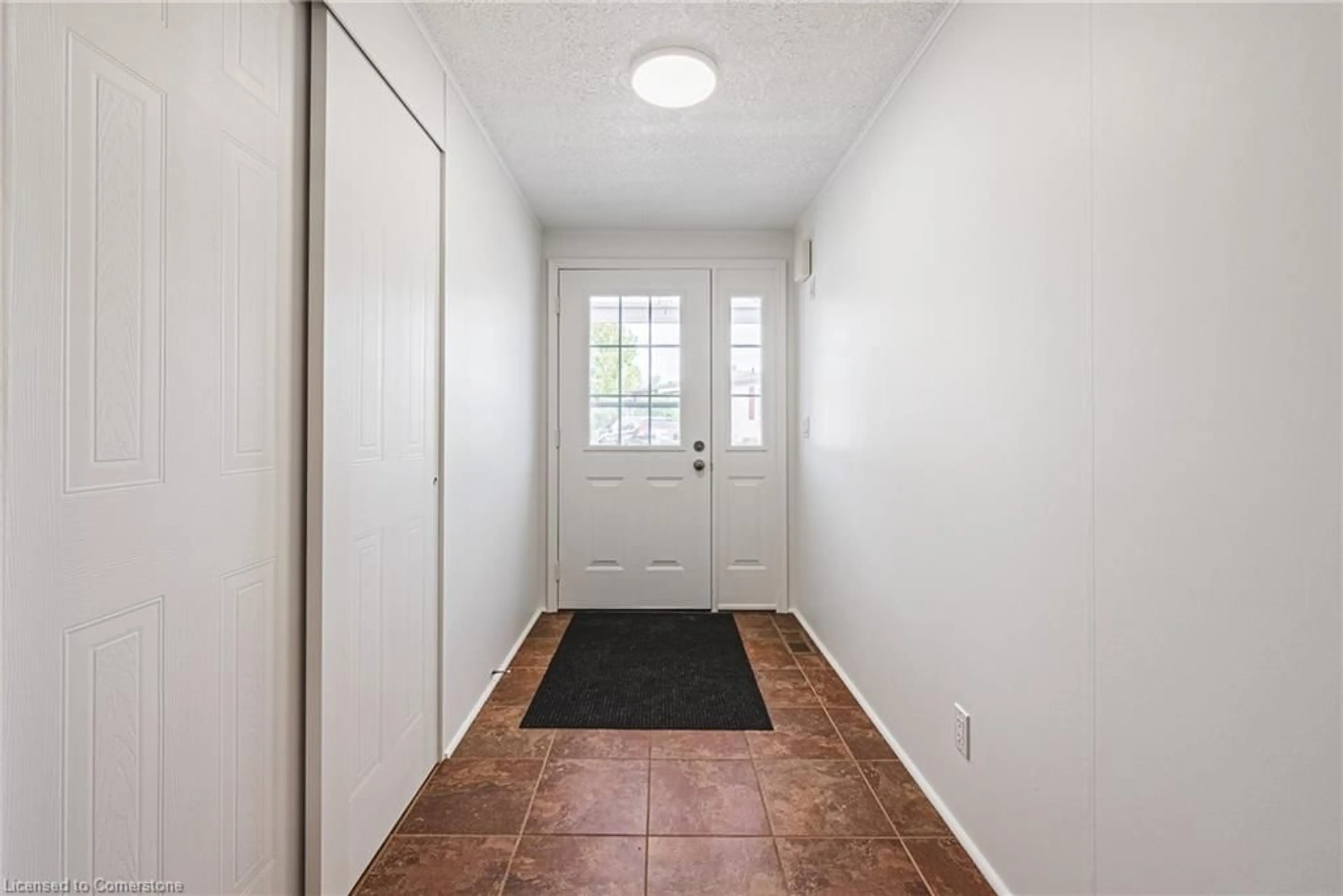 Indoor entryway for 2 Hemlock Crescent Pvt, Puslinch Ontario N0B 2K0