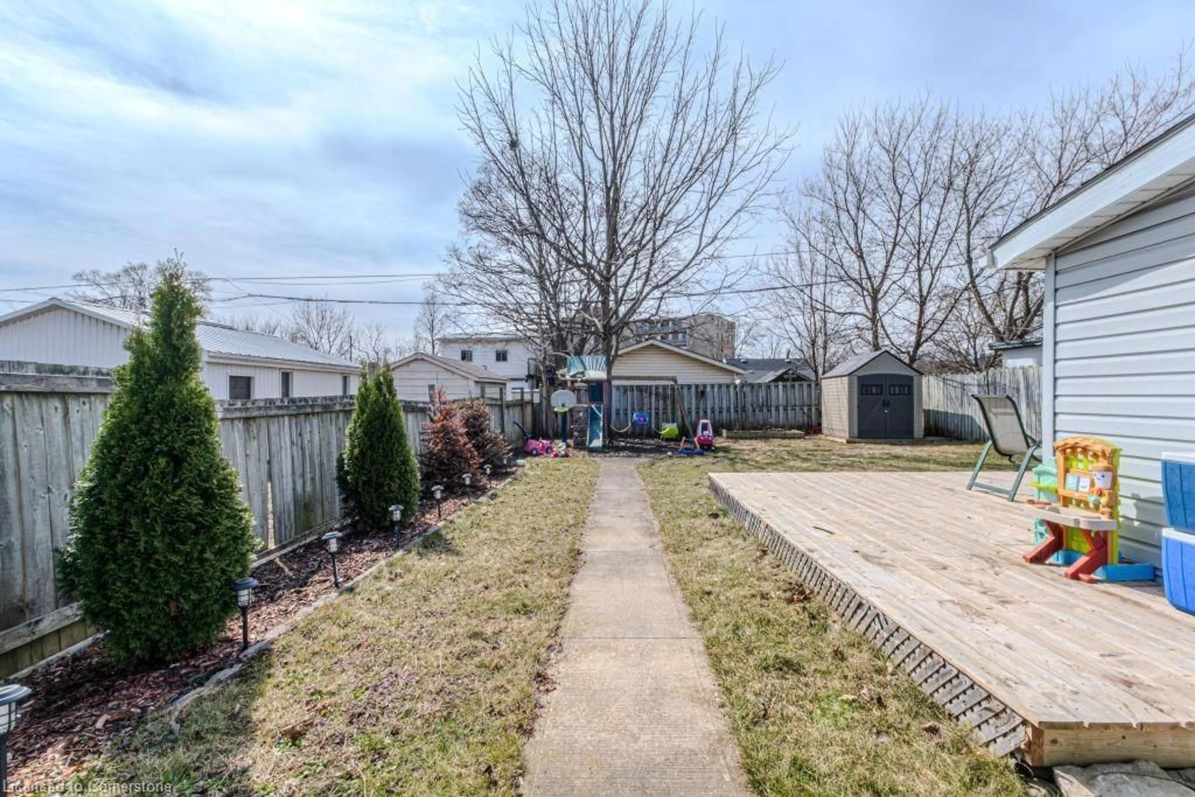 A pic from outside/outdoor area/front of a property/back of a property/a pic from drone, street for 42 Lawrence St, Brantford Ontario N3R 1A7