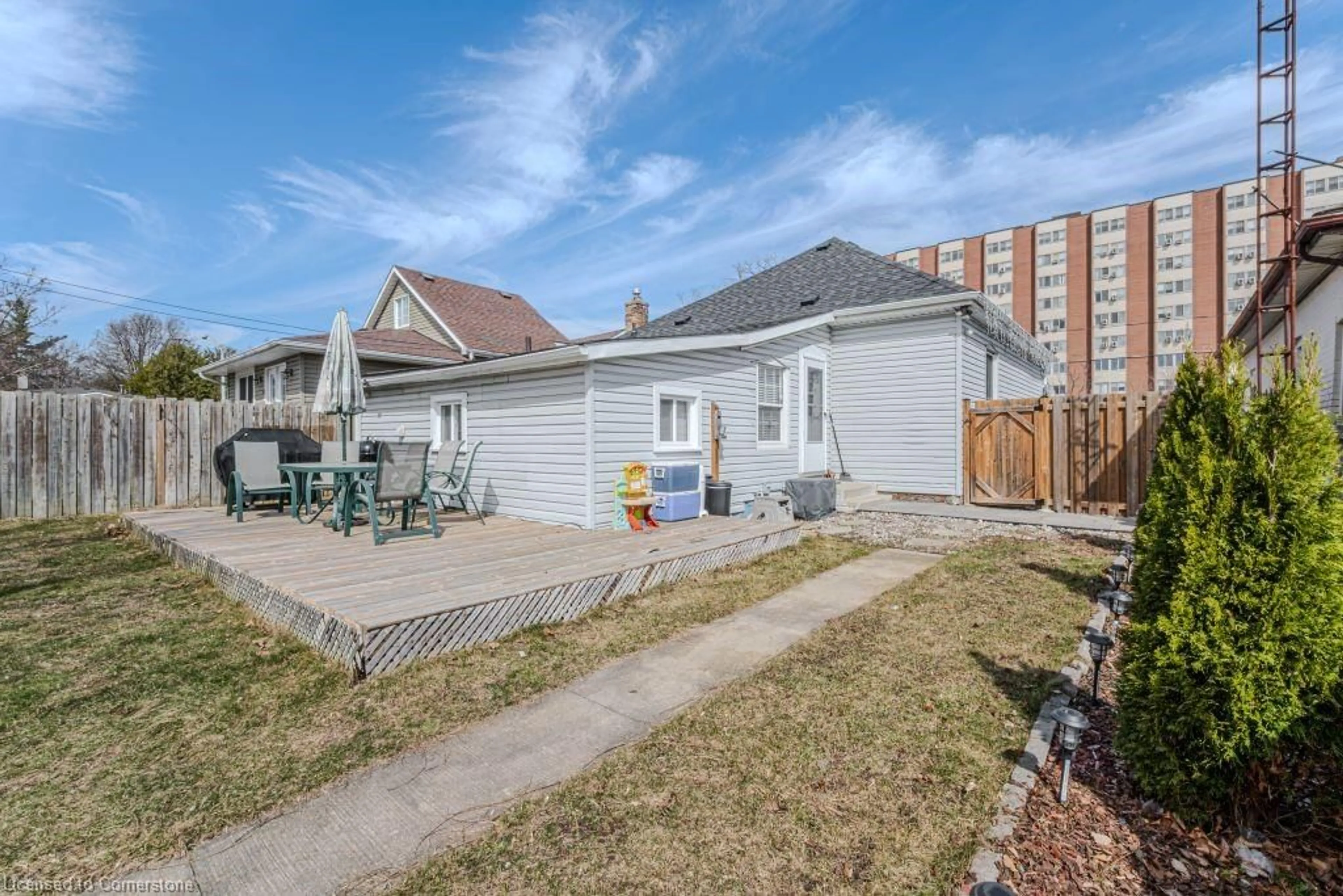 A pic from outside/outdoor area/front of a property/back of a property/a pic from drone, street for 42 Lawrence St, Brantford Ontario N3R 1A7