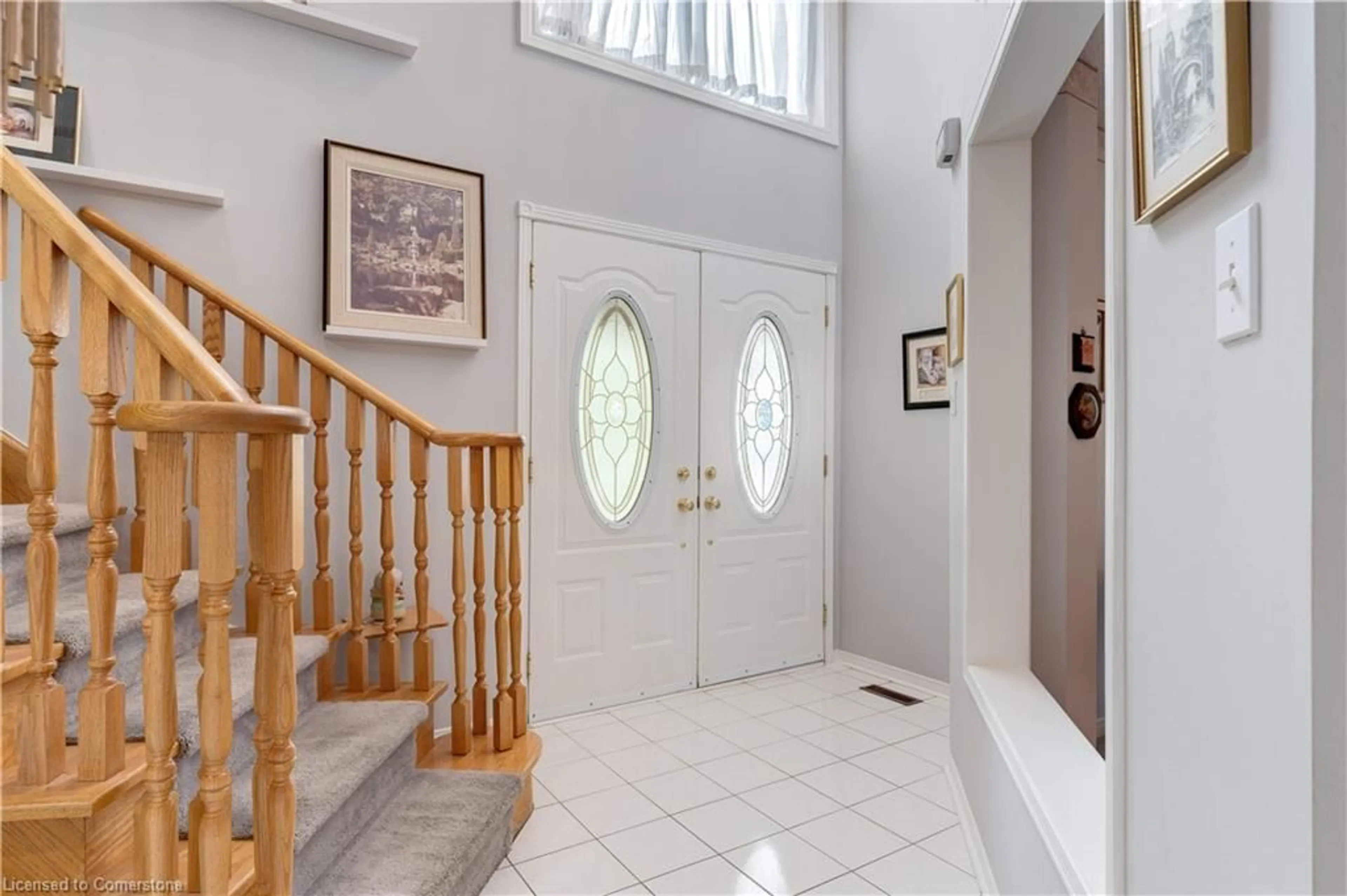 Indoor foyer for 3502 Pintail Cir, Mississauga Ontario L5N 6C7