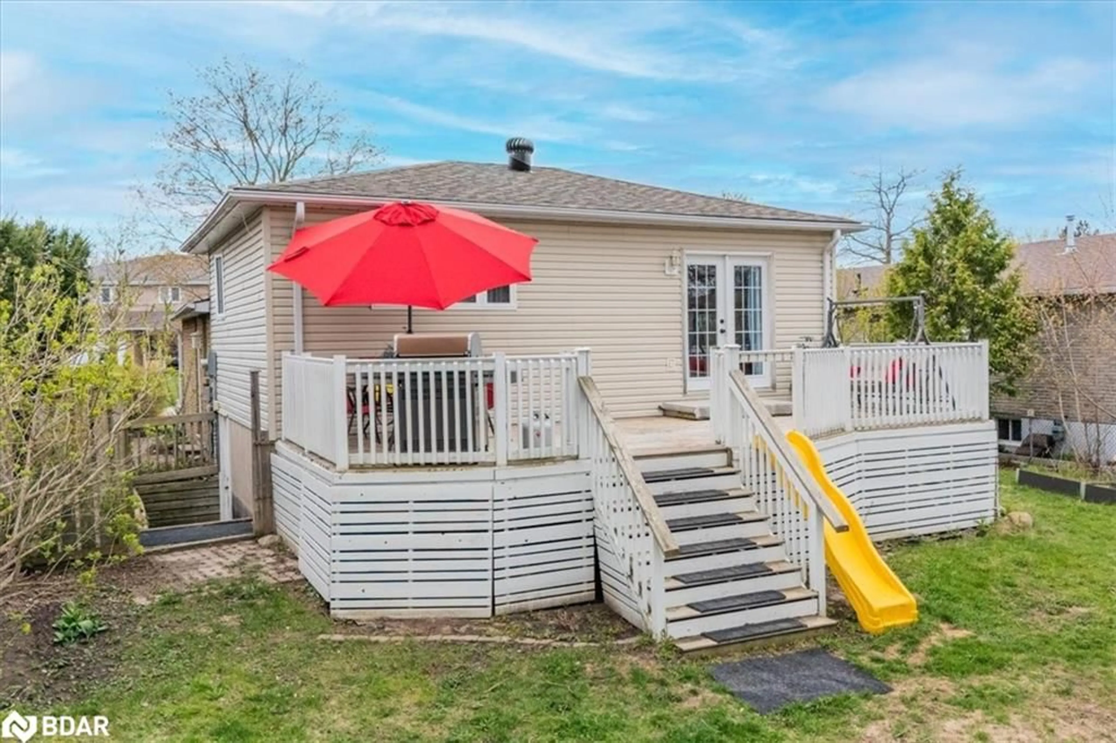 Patio, street for 52 Highcroft Rd, Barrie Ontario L4N 2X7