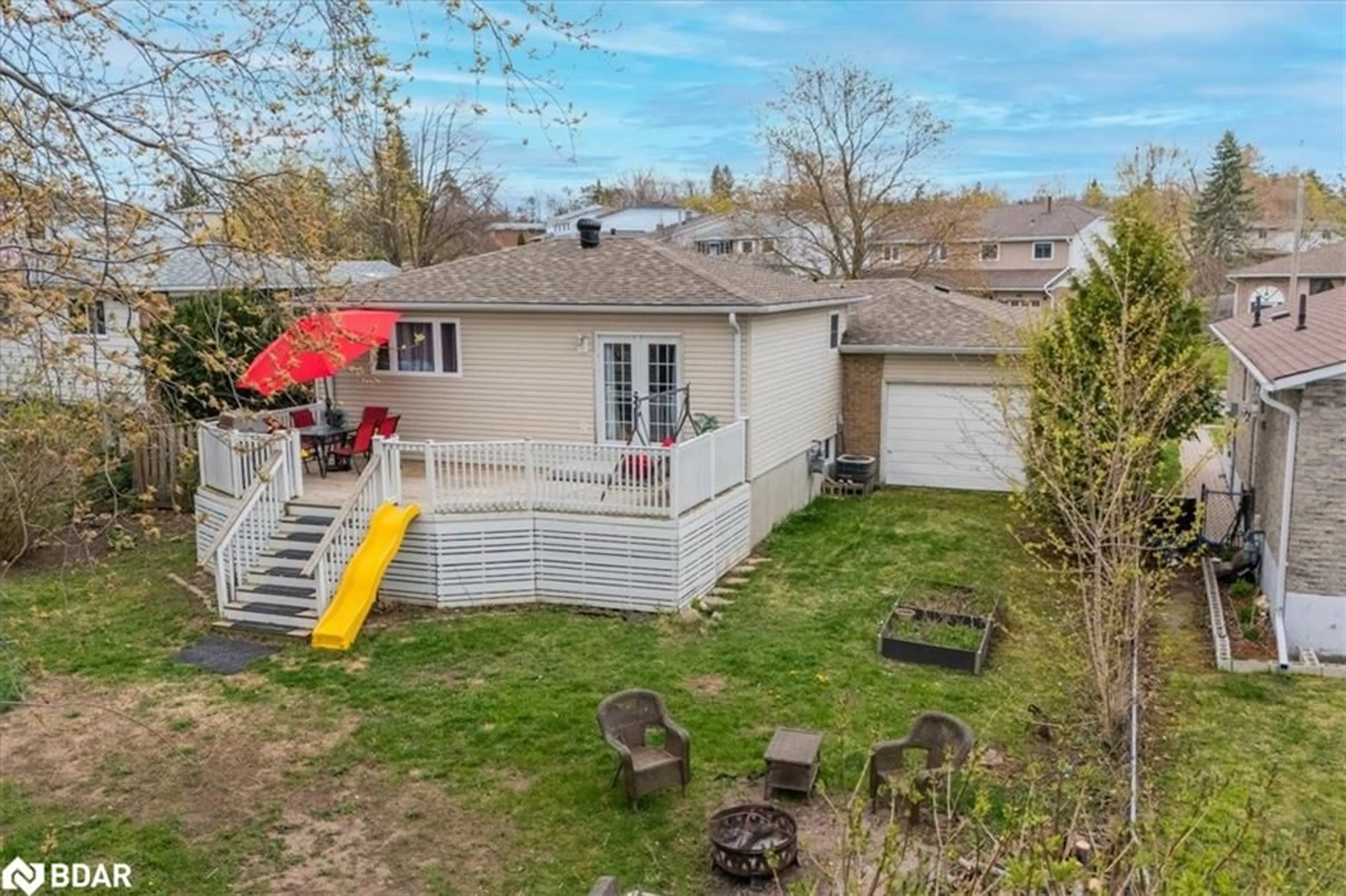 A pic from outside/outdoor area/front of a property/back of a property/a pic from drone, street for 52 Highcroft Rd, Barrie Ontario L4N 2X7