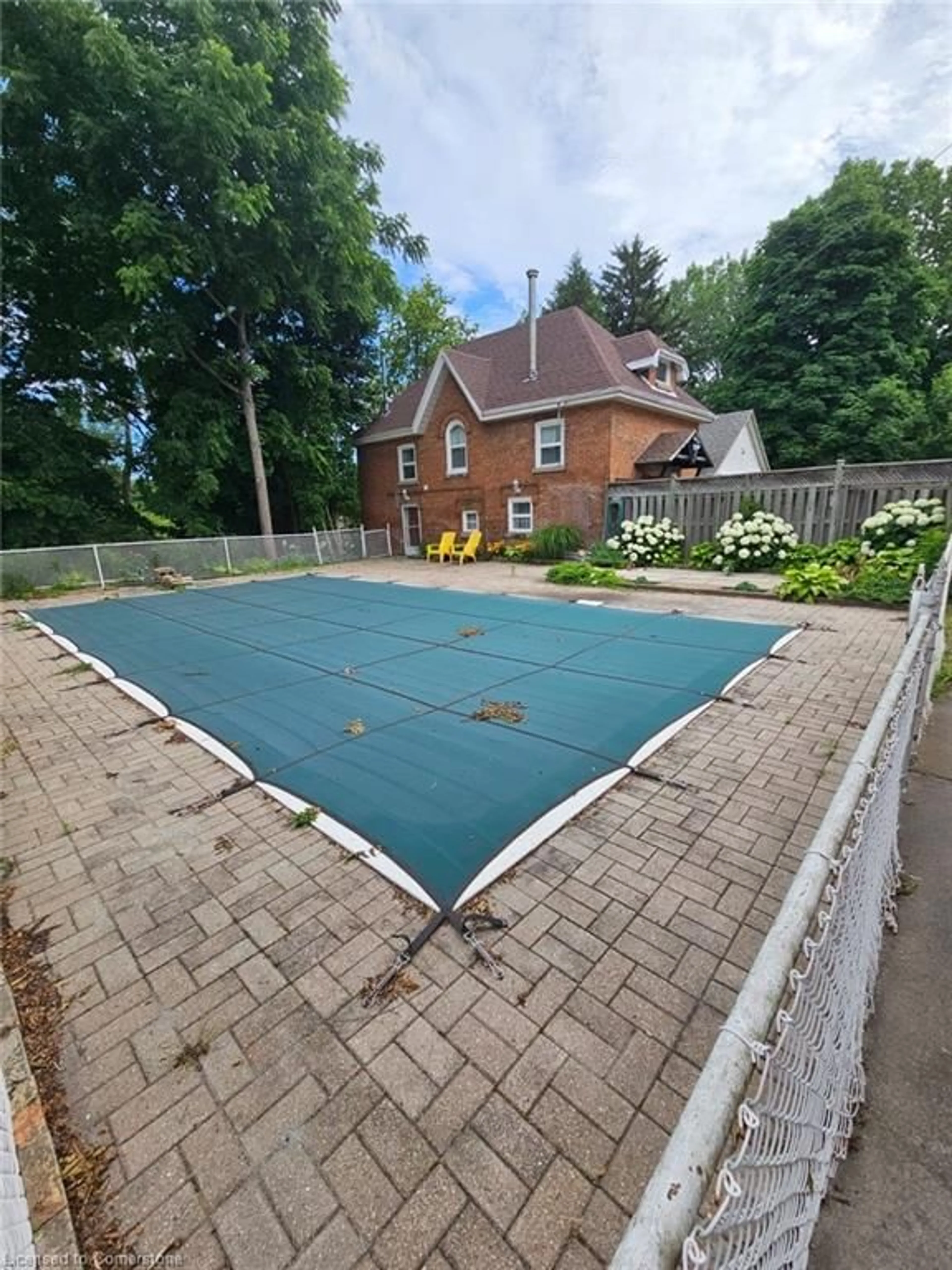 Pool for 463 King St, Chatham-Kent Ontario N7M 1G6