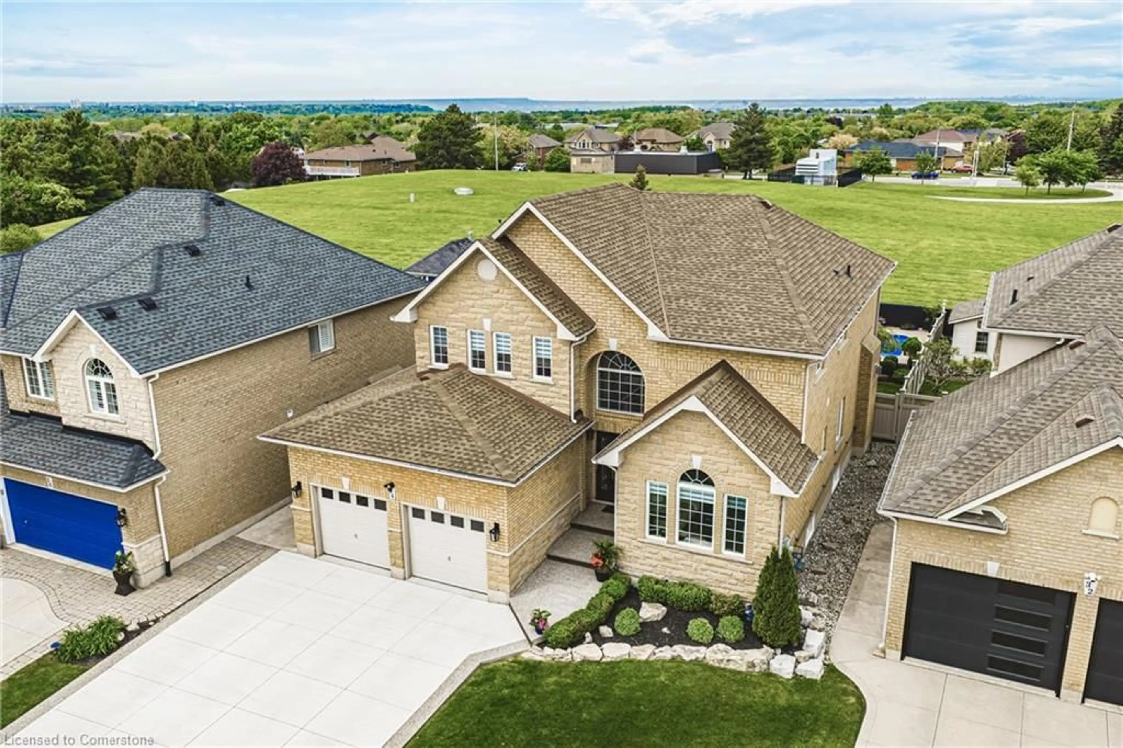 A pic from outside/outdoor area/front of a property/back of a property/a pic from drone, street for 34 Richdale Dr, Stoney Creek Ontario L8J 3X4
