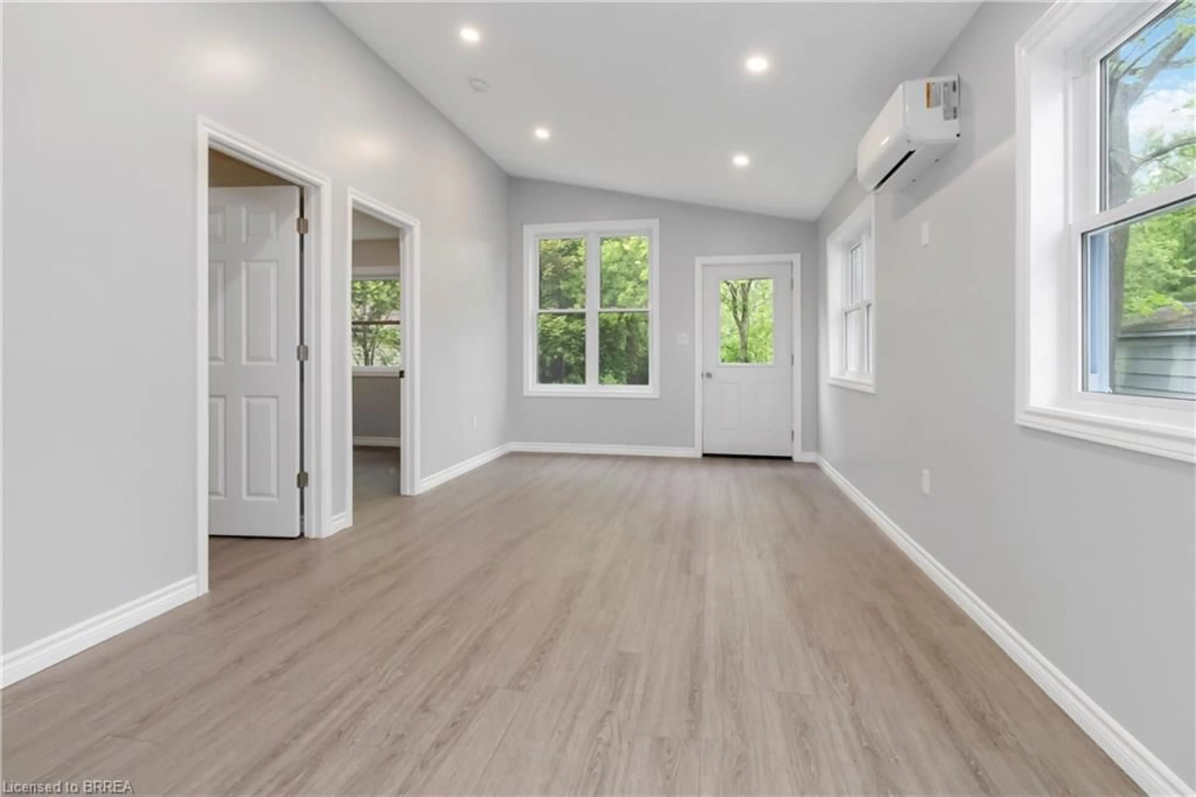 A pic of a room for 235 Owen St, Simcoe Ontario N3Y 2V1