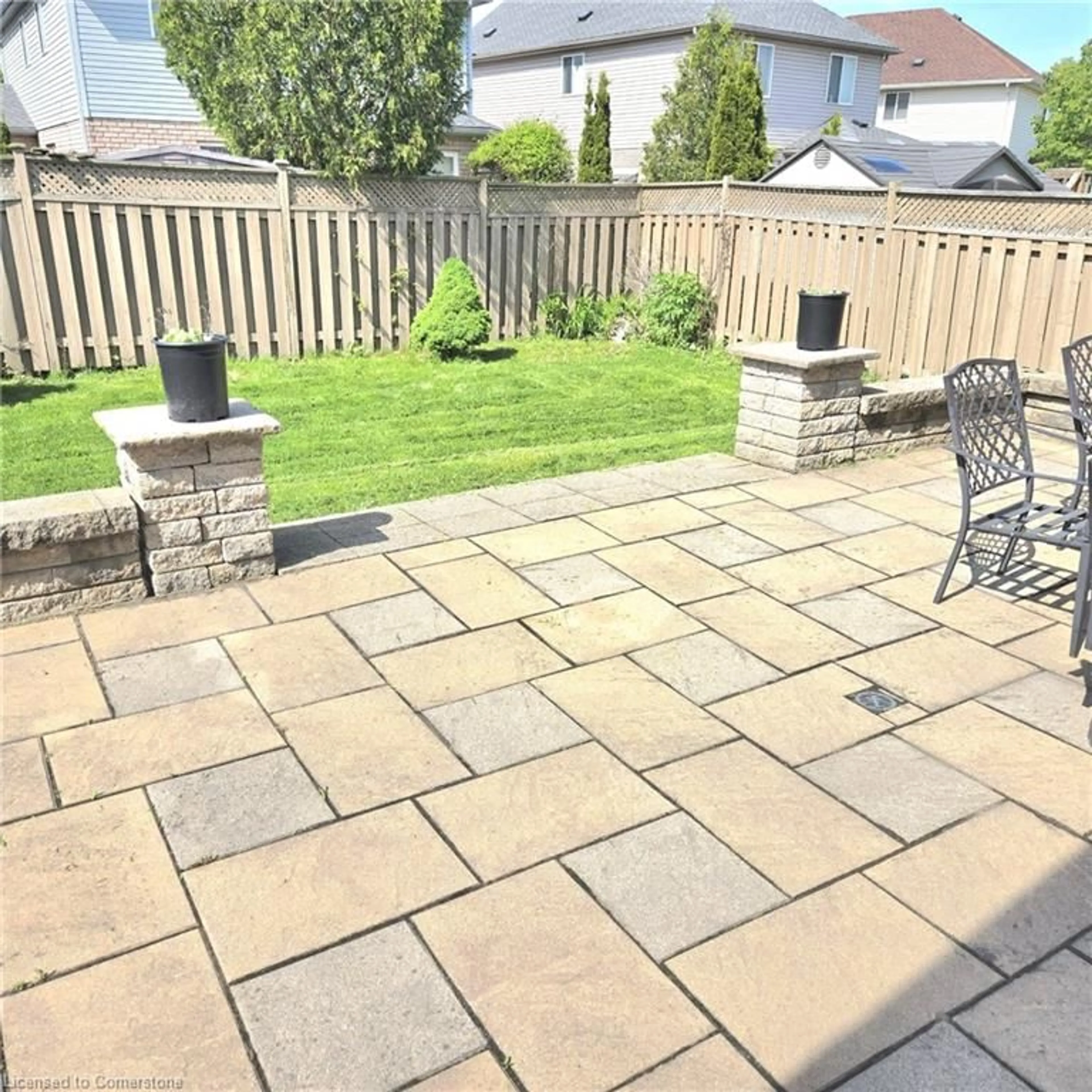 Patio, street for 830 Brandenburg Blvd, Waterloo Ontario N2T 2X3