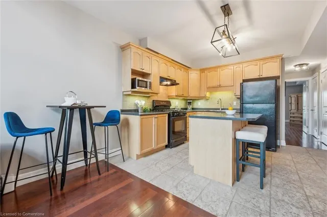 Additional property image - 555 King St Unit 307