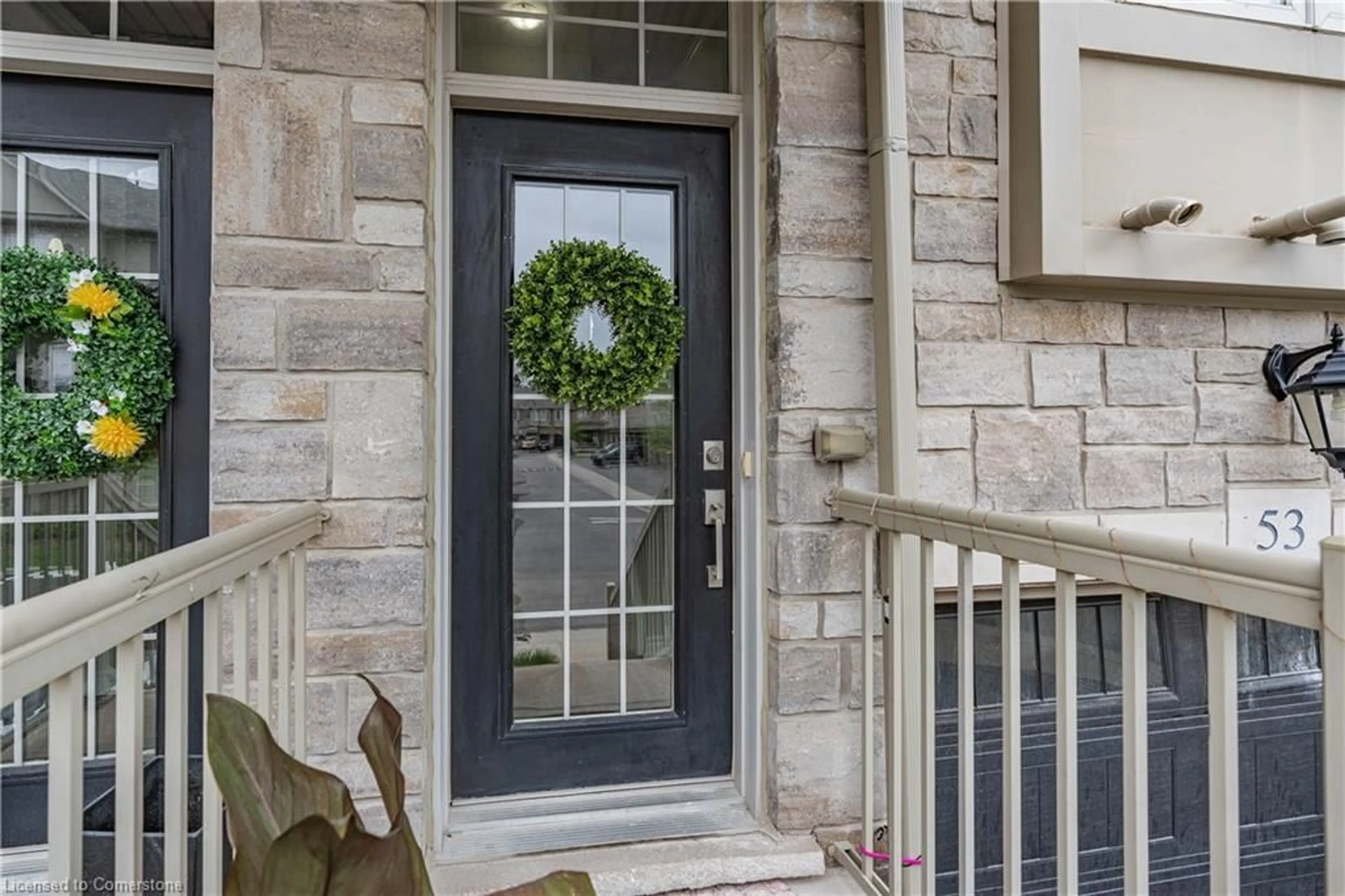 Indoor entryway for 215 Dundas St #53, Waterdown Ontario L8B 0X1