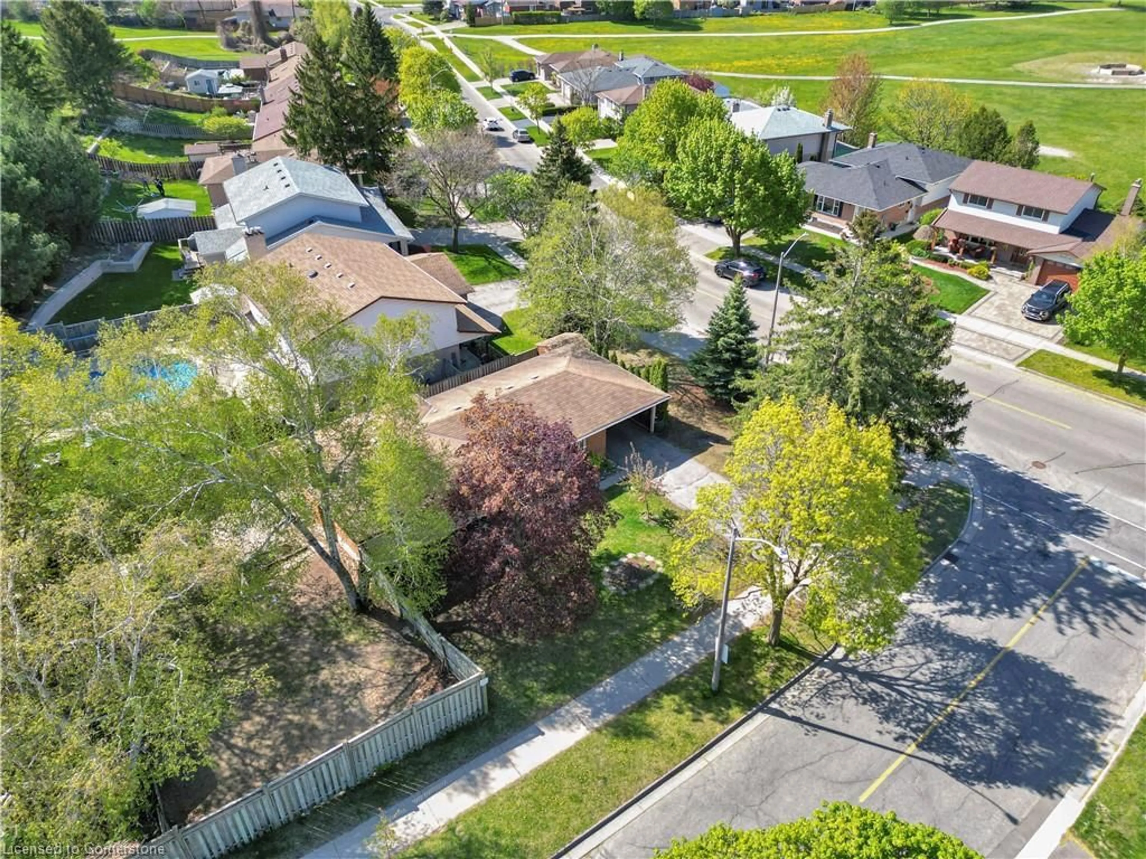 A pic from outside/outdoor area/front of a property/back of a property/a pic from drone, street for 130 Shea Cres, Kitchener Ontario N2E 1E8