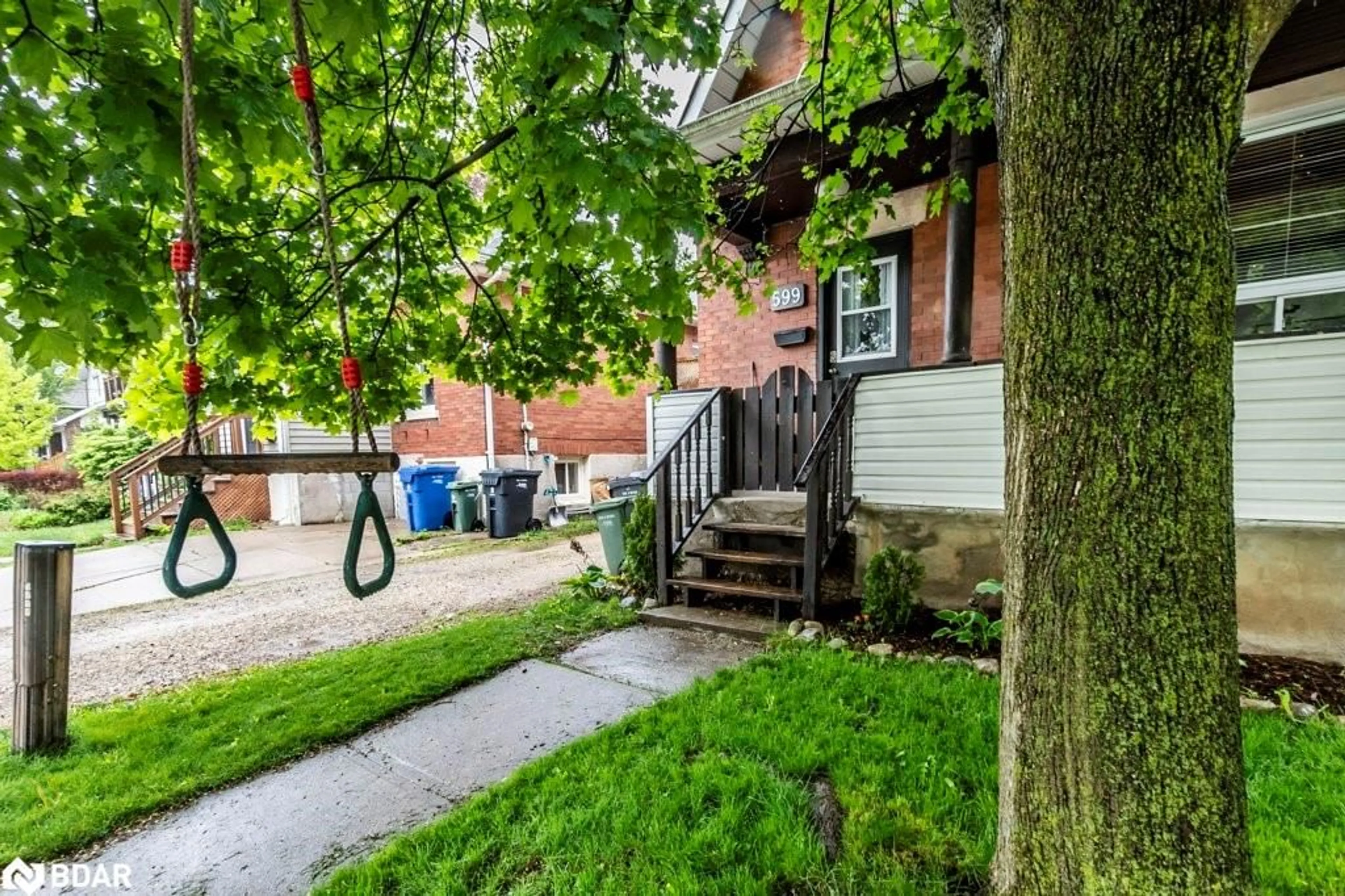 Patio, street for 599 Woolwich St, Guelph Ontario N1H 3Y6