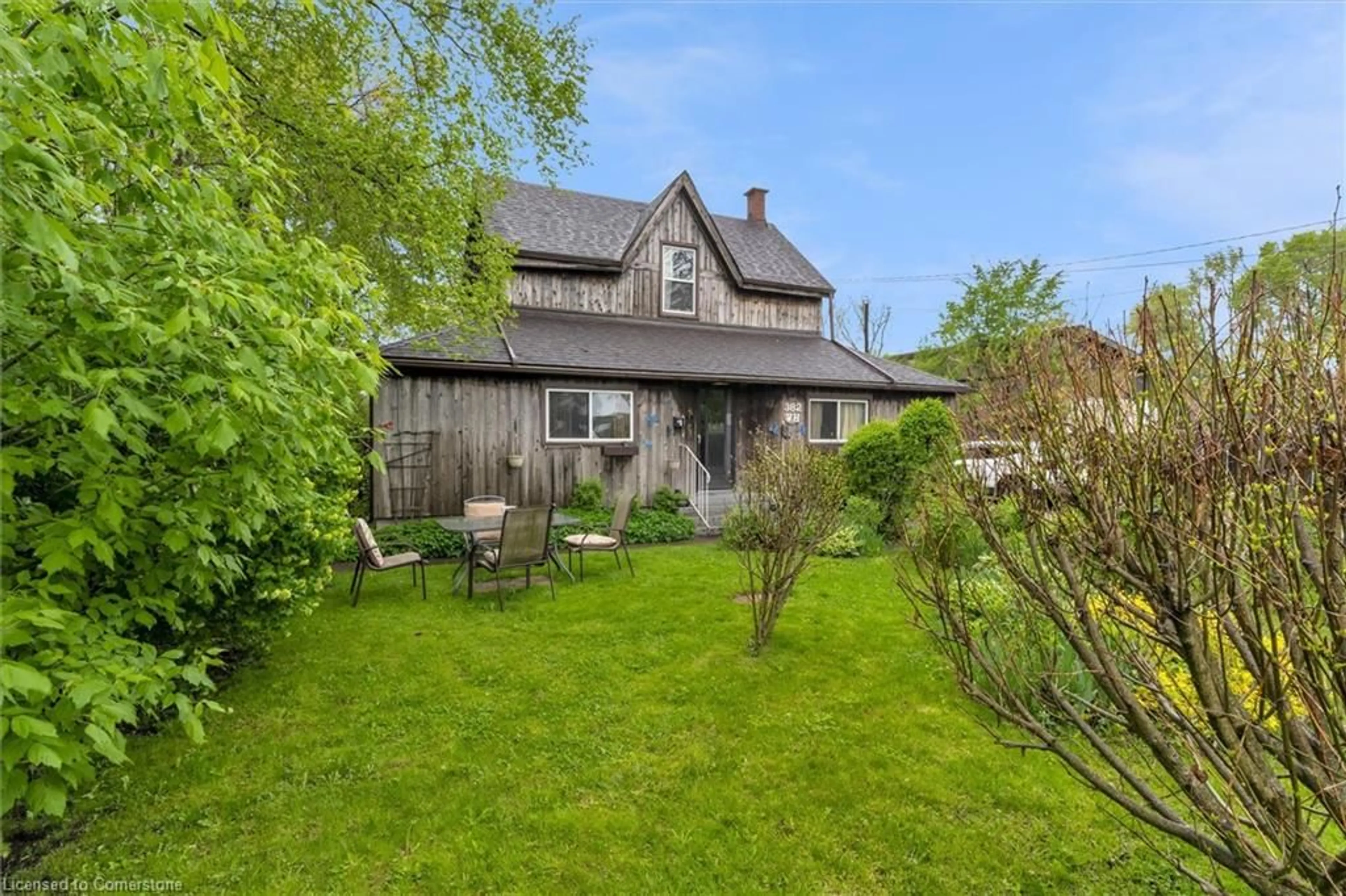 A pic from outside/outdoor area/front of a property/back of a property/a pic from drone, street for 382 Beach Blvd, Hamilton Ontario L8H 6W7