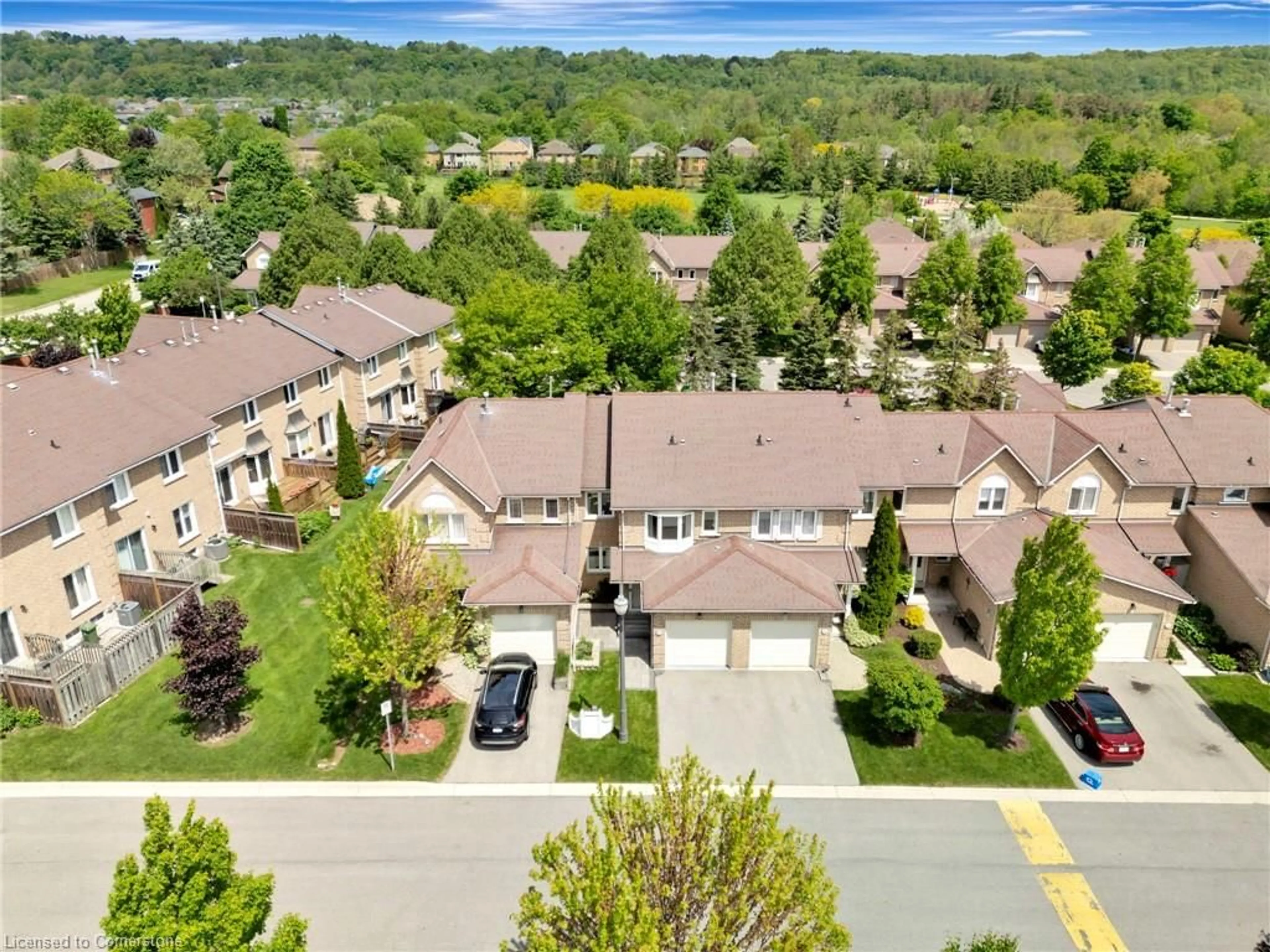 A pic from outside/outdoor area/front of a property/back of a property/a pic from drone, street for 11 Pirie Dr #72, Dundas Ontario L9H 6Z6