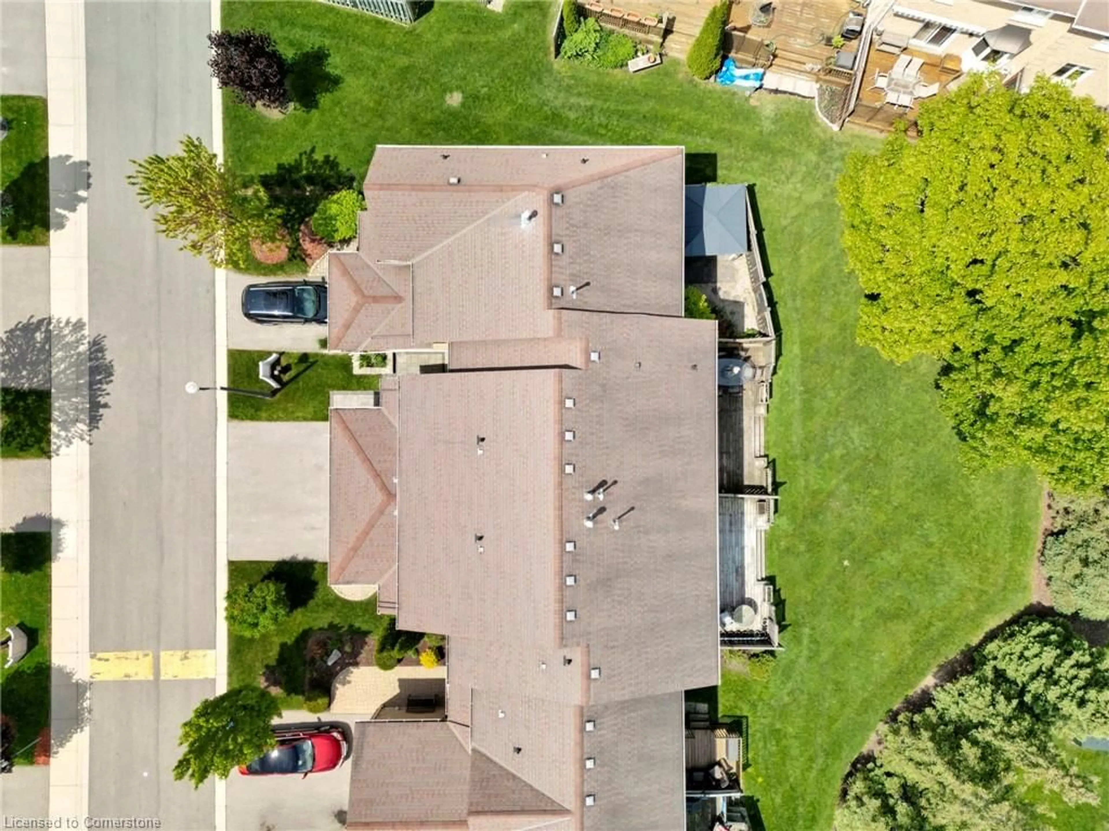 A pic from outside/outdoor area/front of a property/back of a property/a pic from drone, street for 11 Pirie Dr #72, Dundas Ontario L9H 6Z6