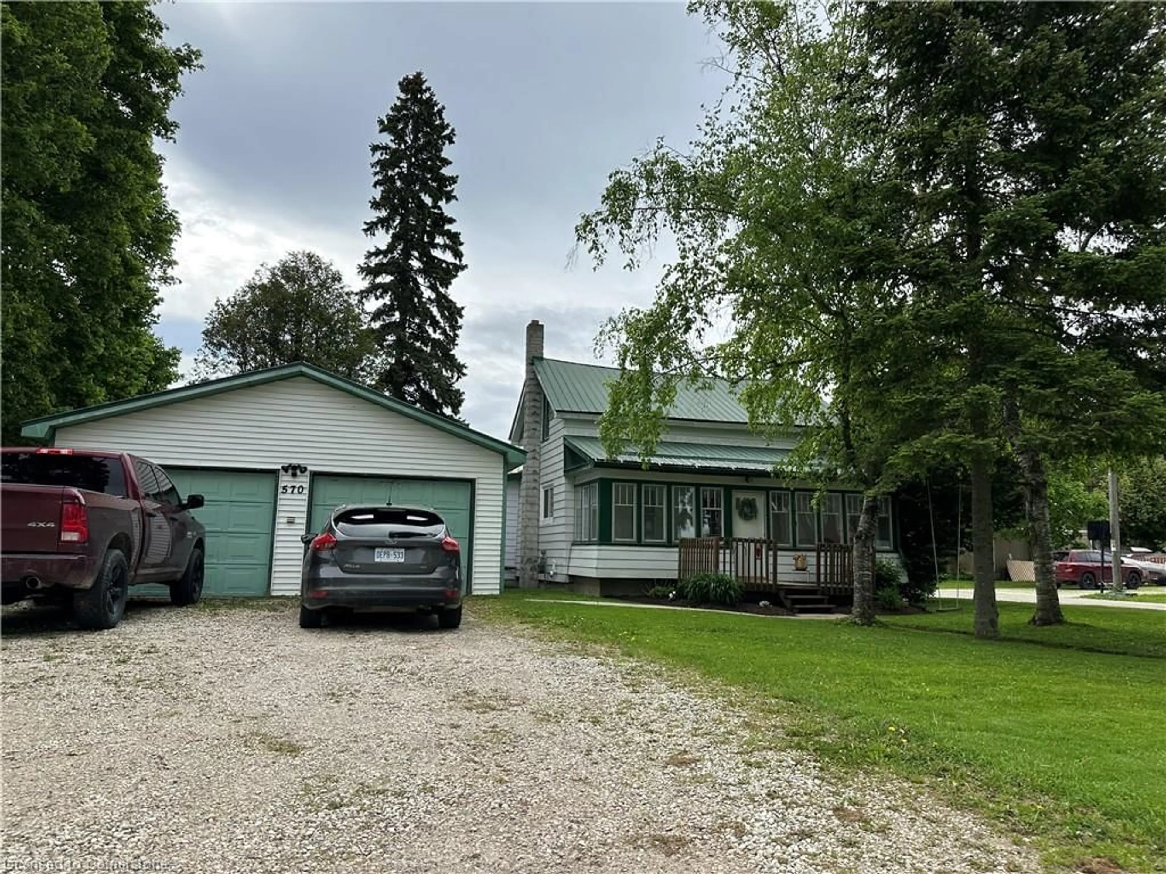 A pic from outside/outdoor area/front of a property/back of a property/a pic from drone, street for 570 Lowe St, Palmerston Ontario N0G 2P0