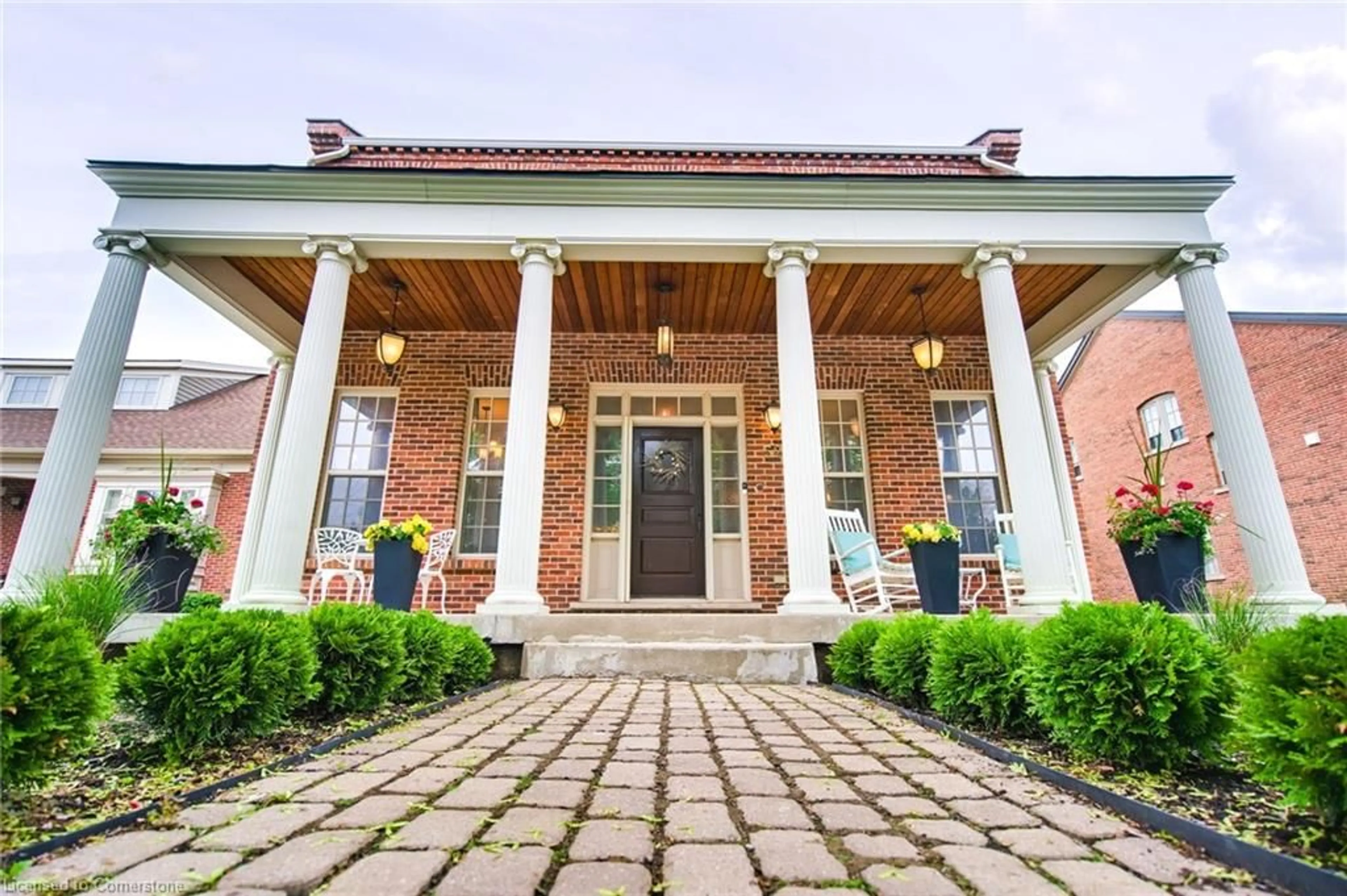 Home with brick exterior material, building for 52 Garrison Village Dr, Niagara-on-the-Lake Ontario L0S 1J0