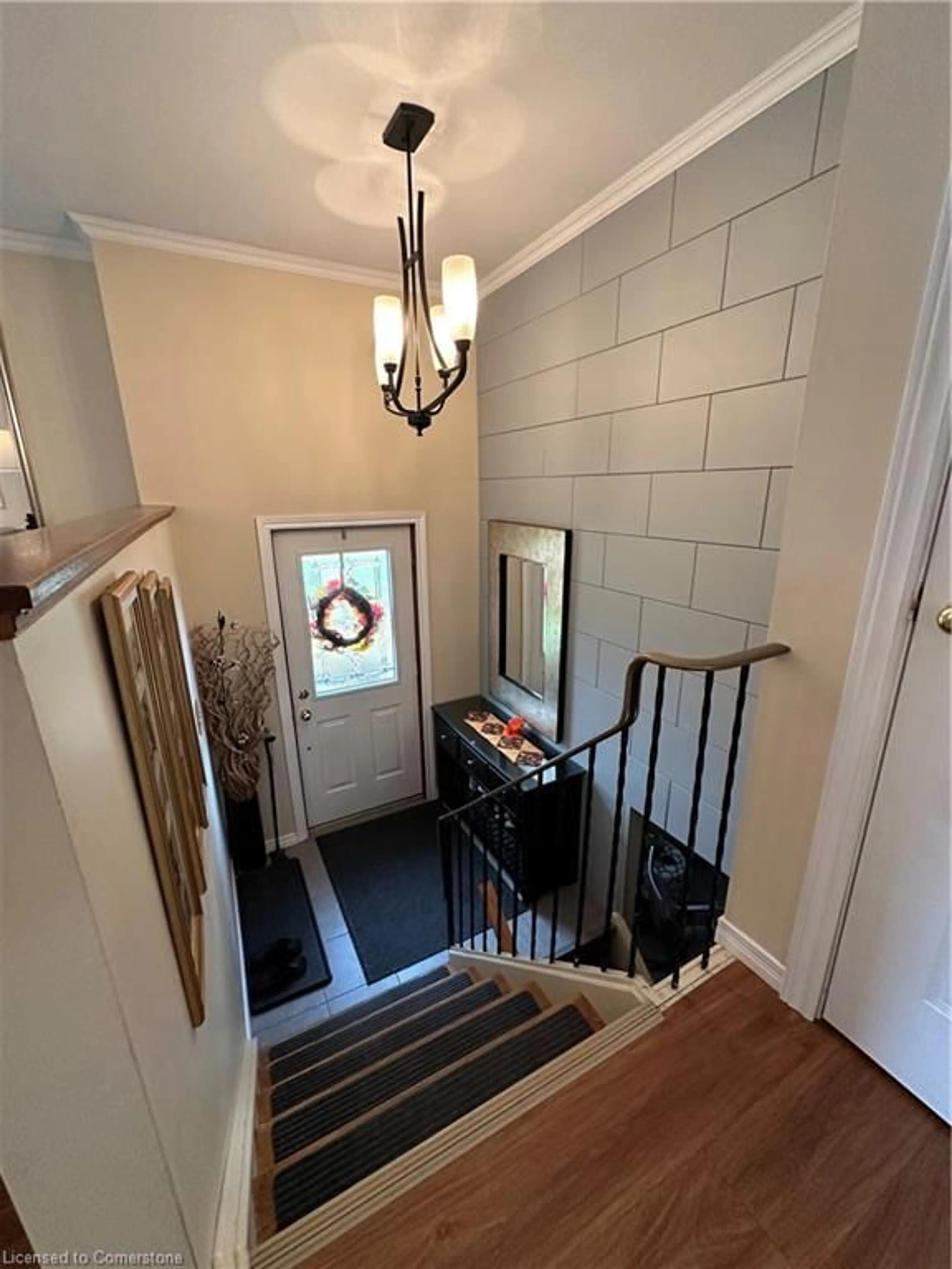 Indoor entryway for 486 Toronto St, Palmerston Ontario N0G 2P0