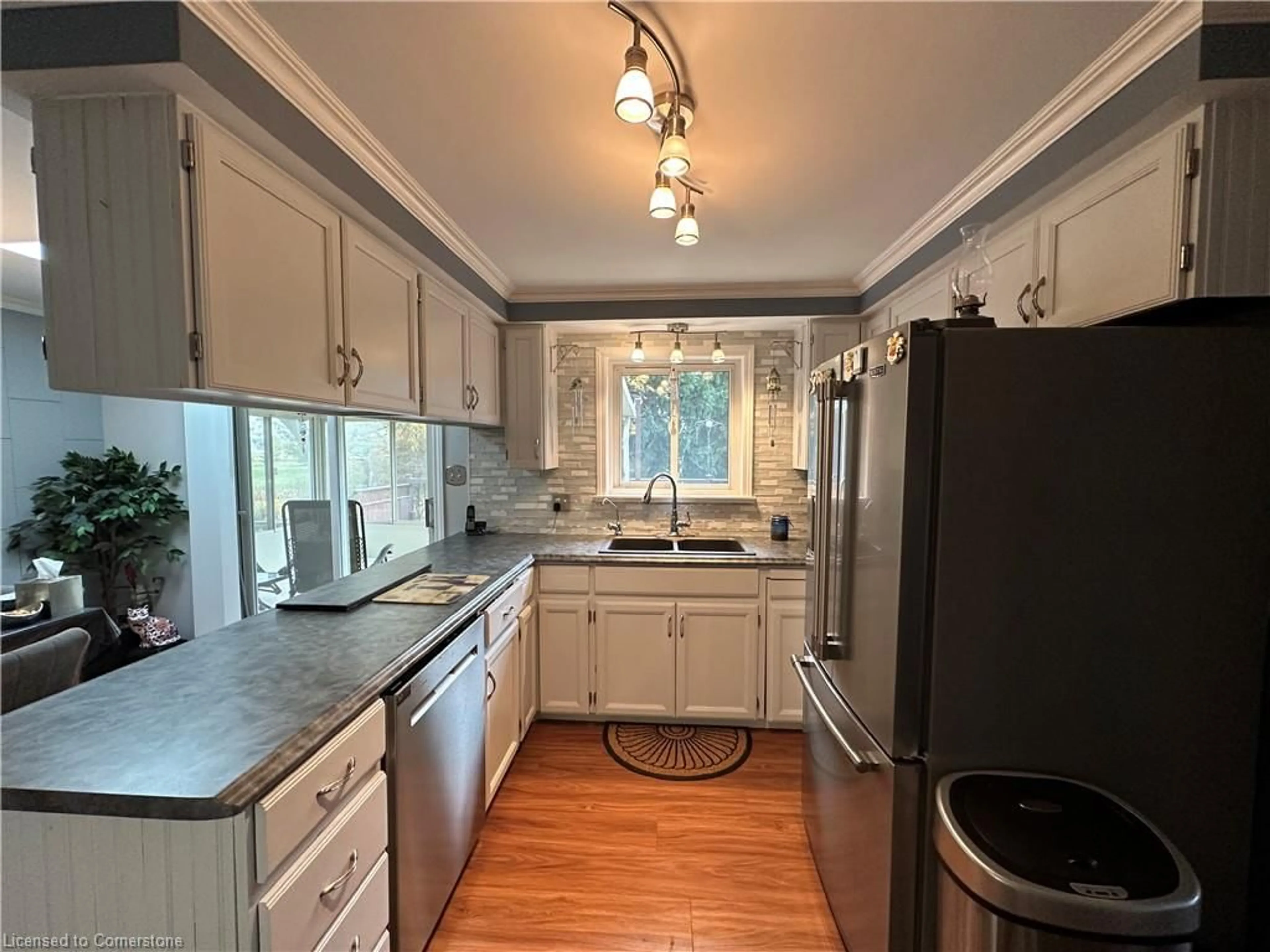 Standard kitchen, unknown for 486 Toronto St, Palmerston Ontario N0G 2P0