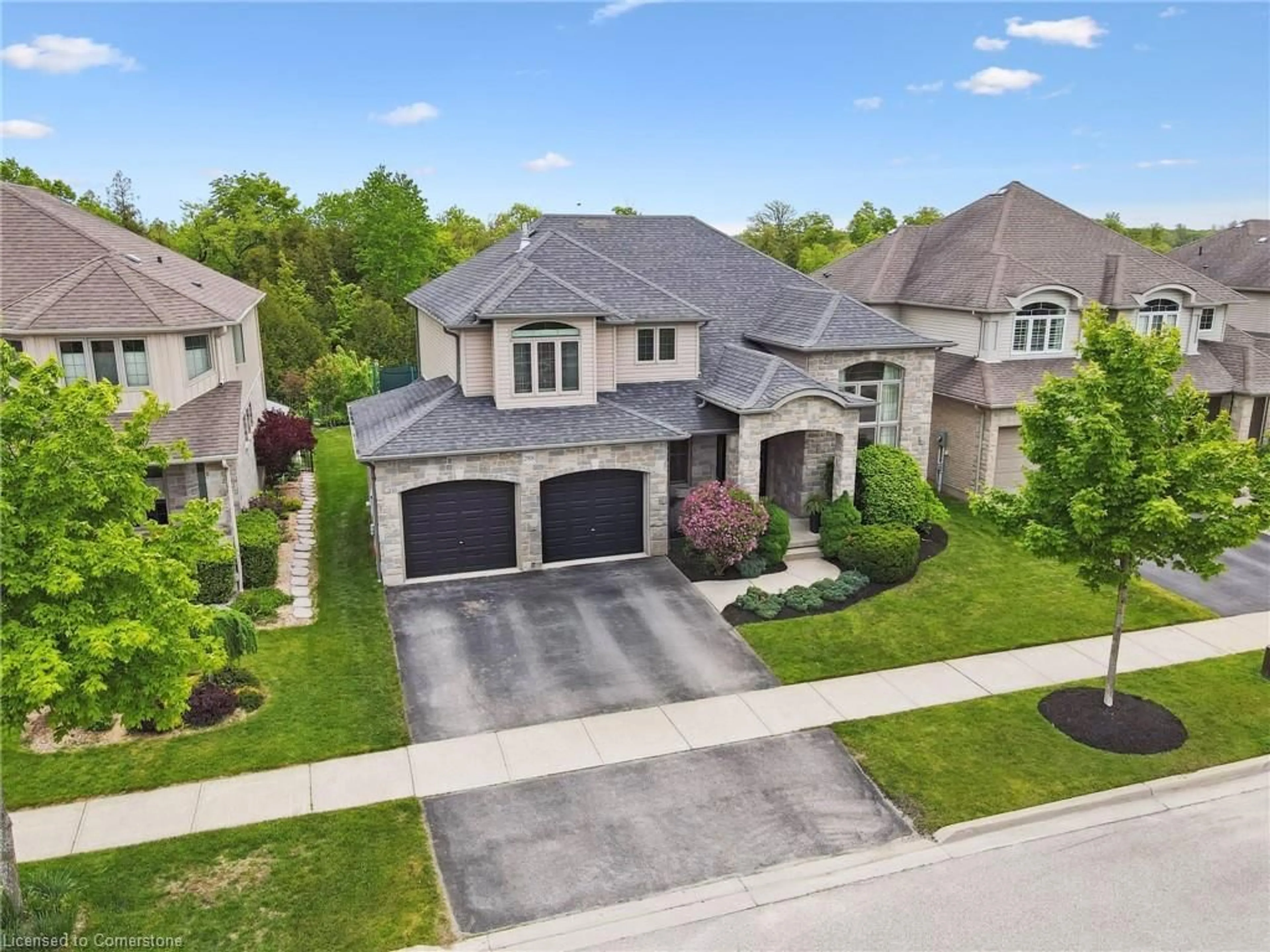 A pic from outside/outdoor area/front of a property/back of a property/a pic from drone, street for 288 Townsend Dr, Breslau Ontario N0B 1M0