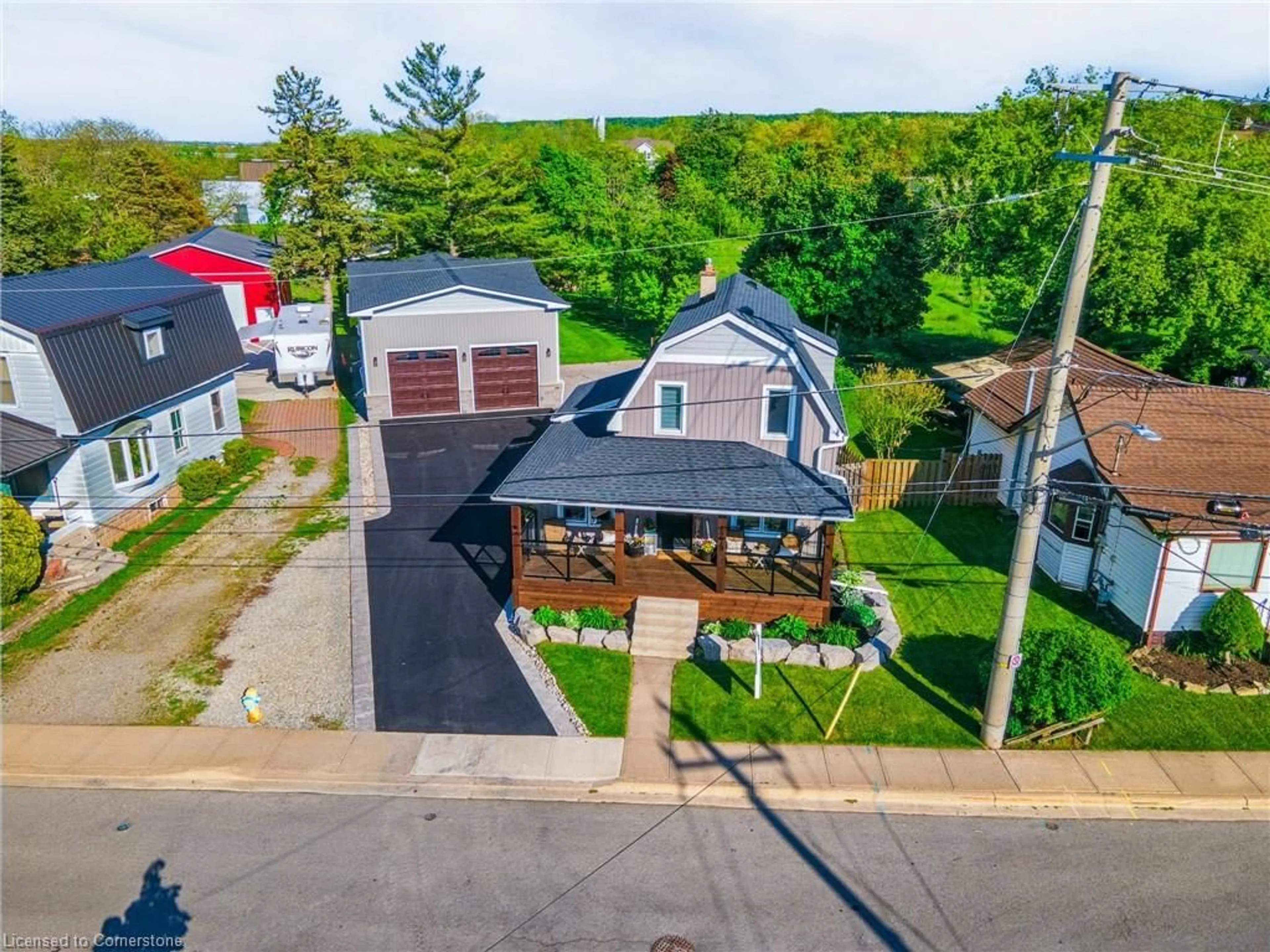 A pic from outside/outdoor area/front of a property/back of a property/a pic from drone, street for 4279 East Ave, Beamsville Ontario L0R 1B6